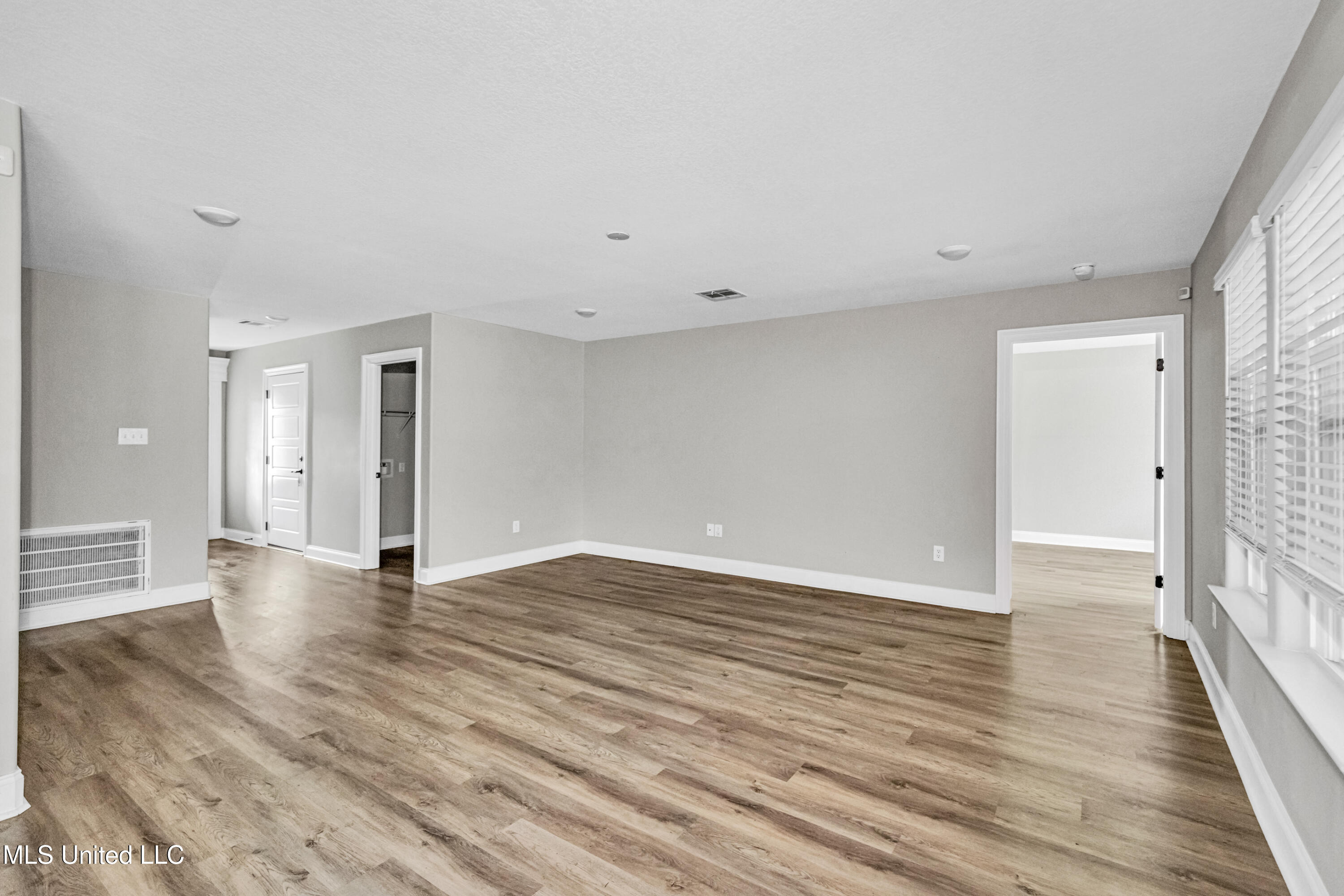 18097 Craine Ridge Cove Property Photo 7