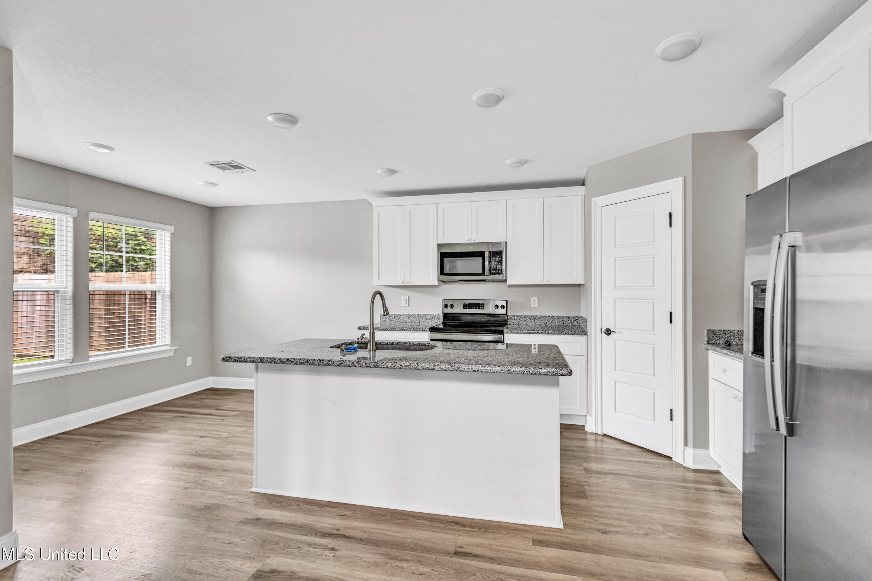 18097 Craine Ridge Cove Property Photo 8