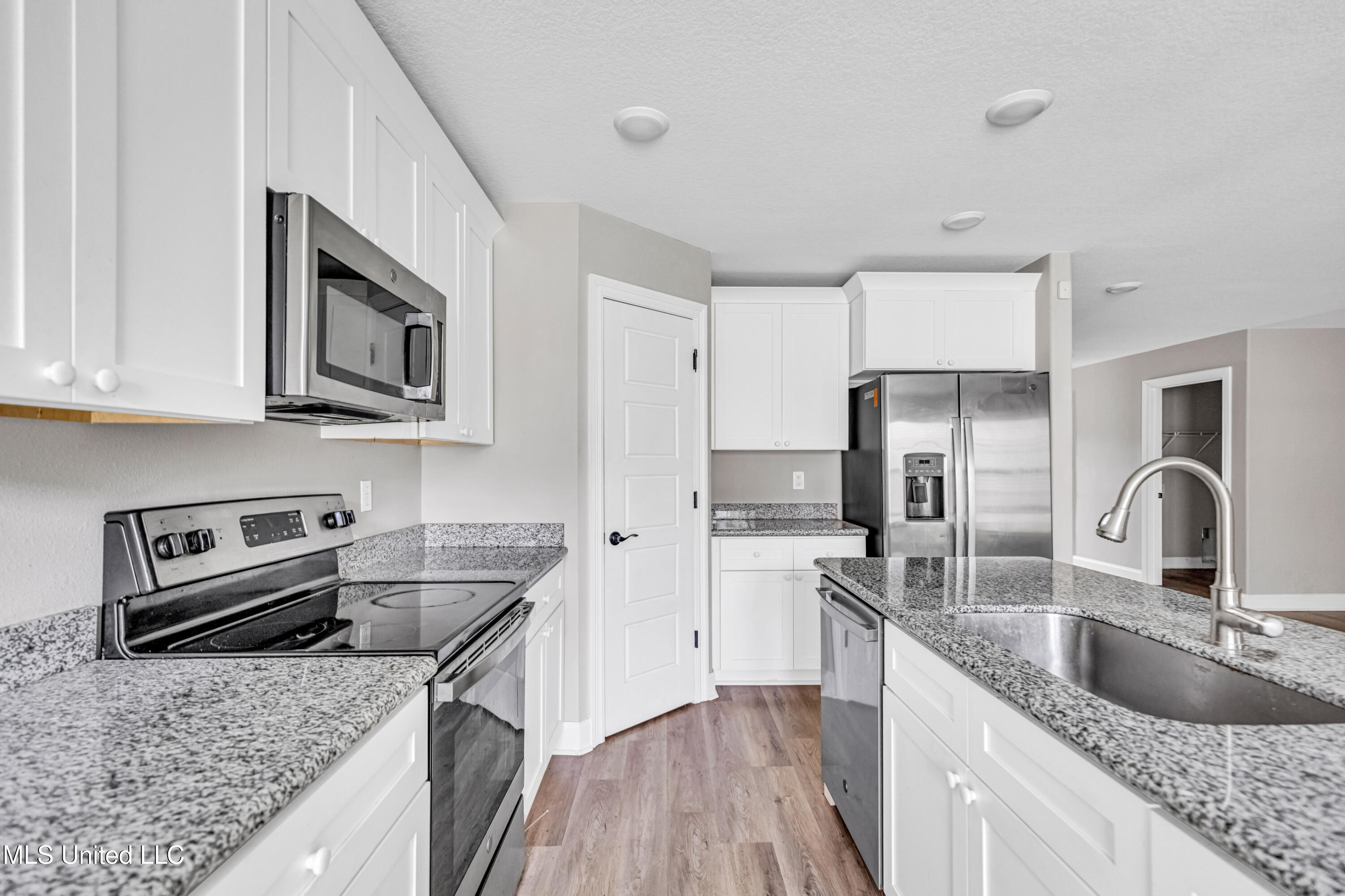 18097 Craine Ridge Cove Property Photo 9