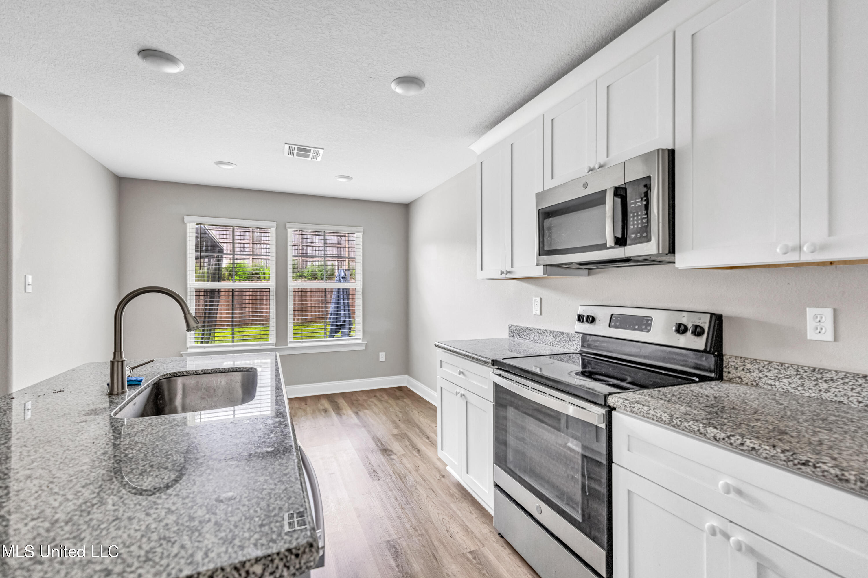 18097 Craine Ridge Cove Property Photo 10