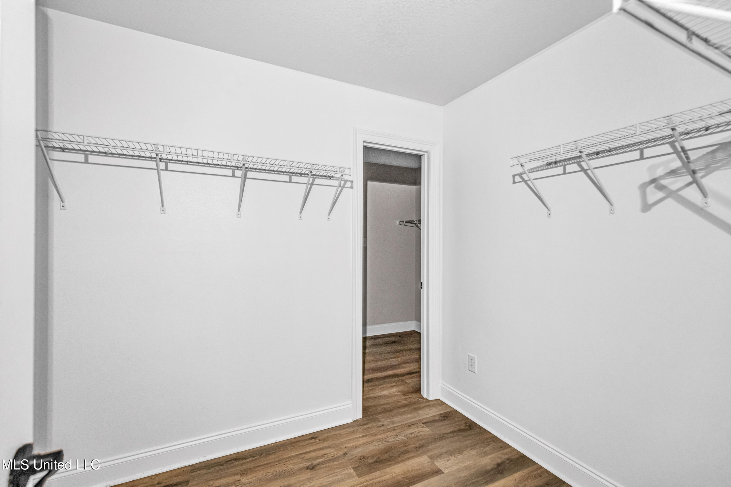 18097 Craine Ridge Cove Property Photo 14