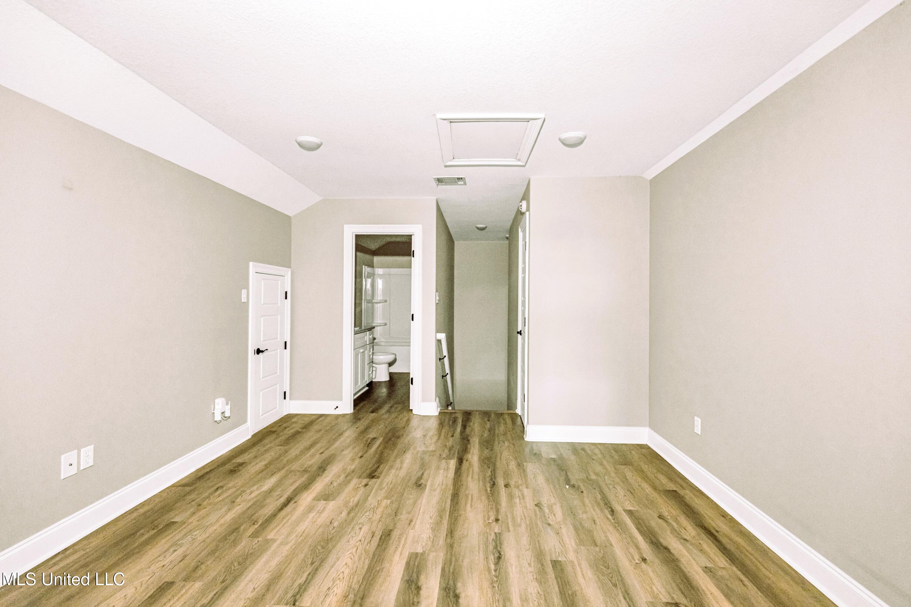 18097 Craine Ridge Cove Property Photo 19