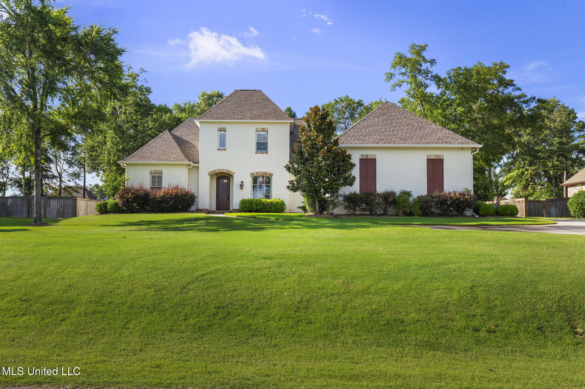 120 Saddlebrook Cove Property Photo 1