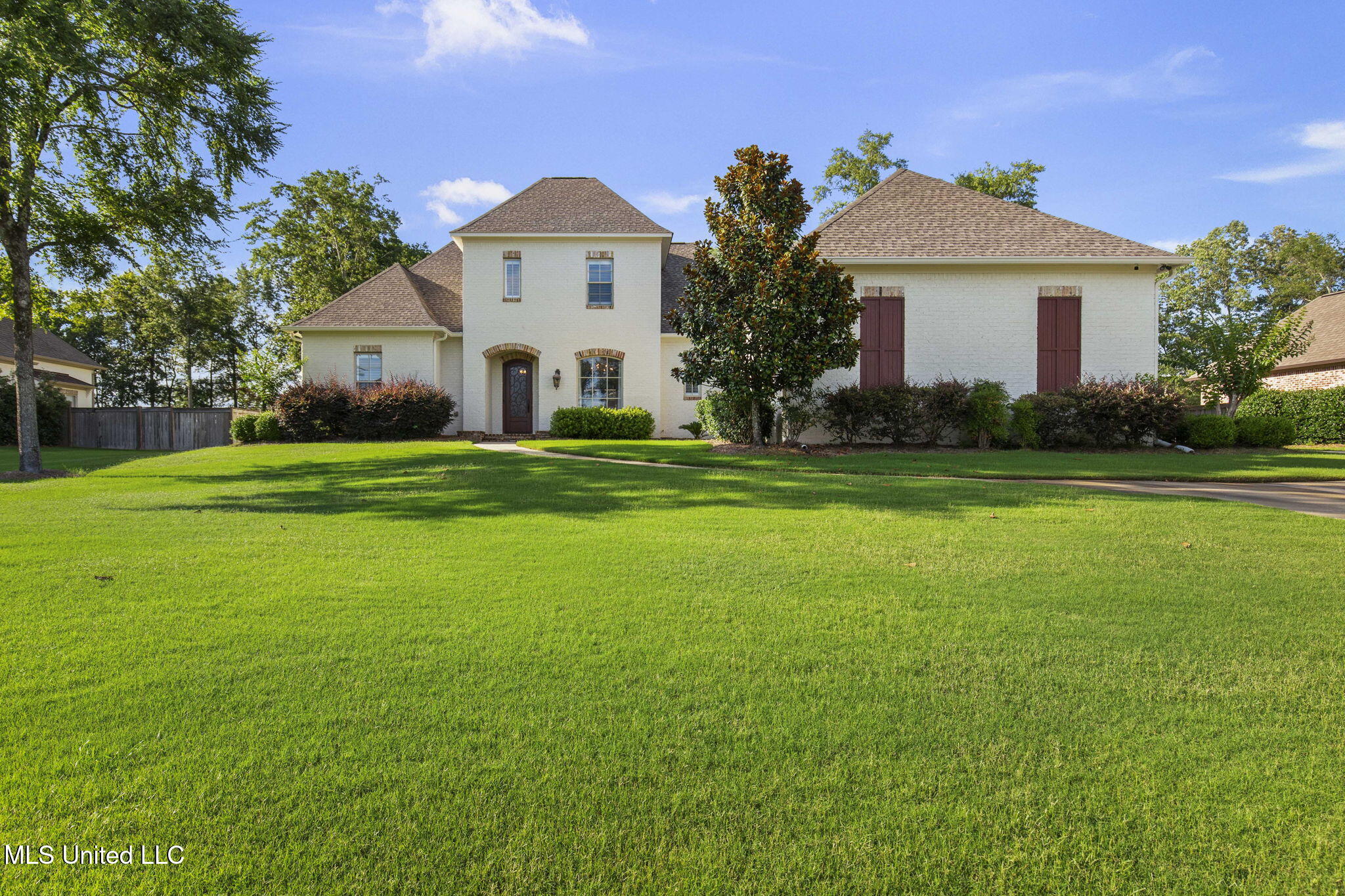 120 Saddlebrook Cove Property Photo 3