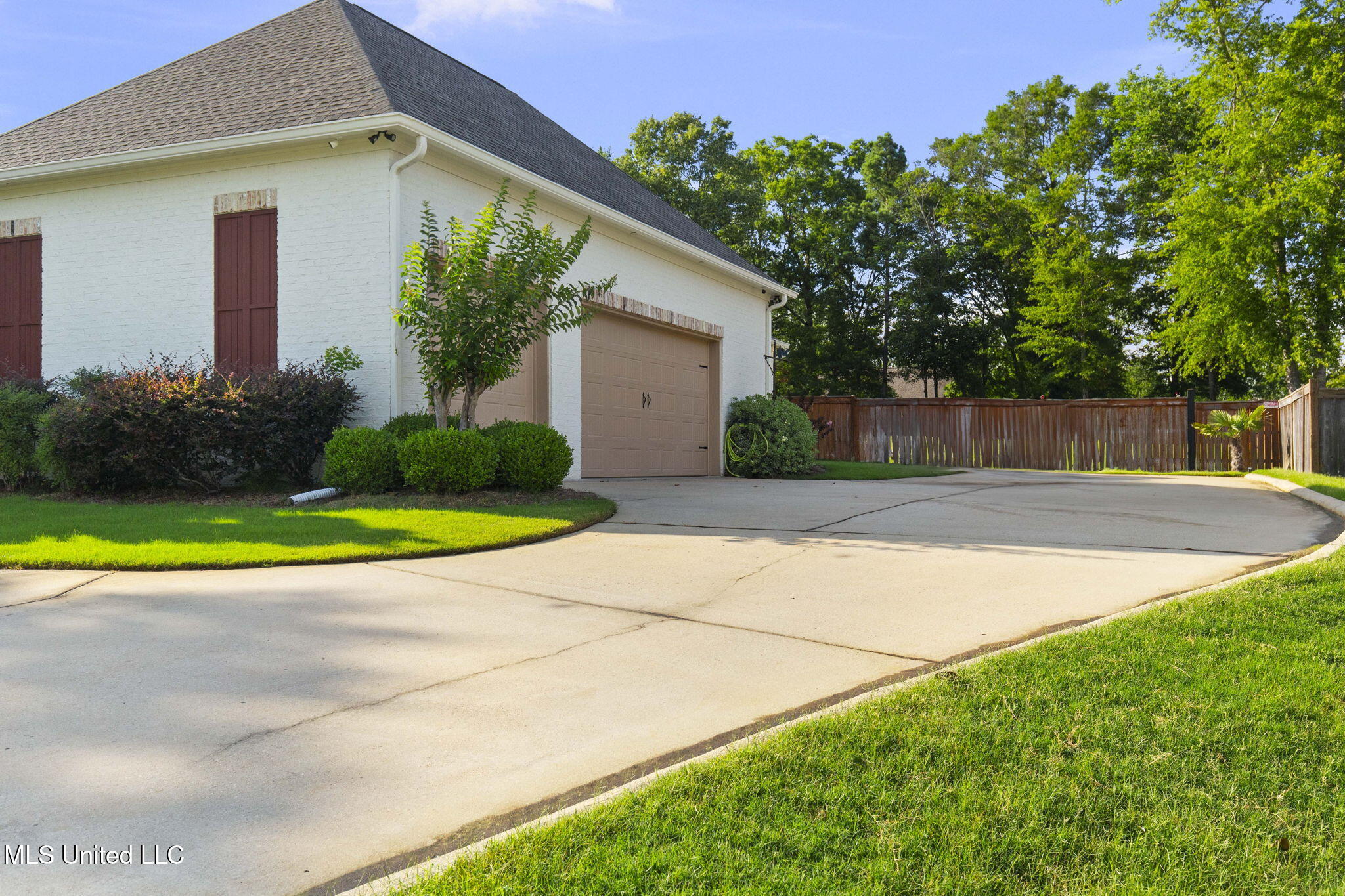 120 Saddlebrook Cove Property Photo 4