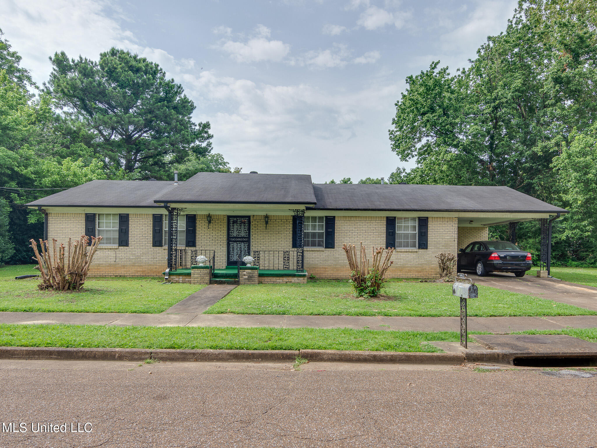 512 Saint Paul Avenue Property Photo 1
