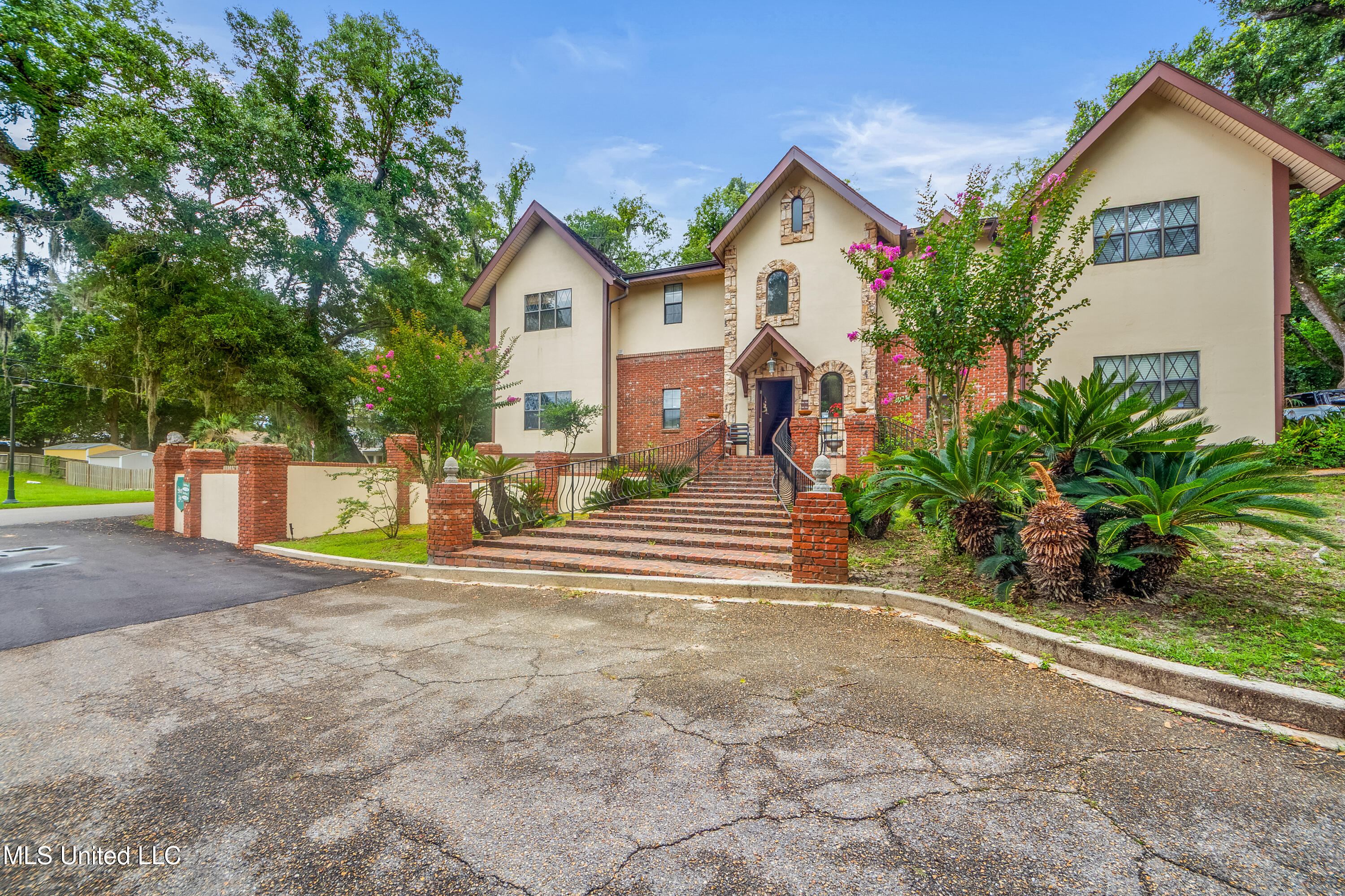 526 N 2nd Street Property Photo 1