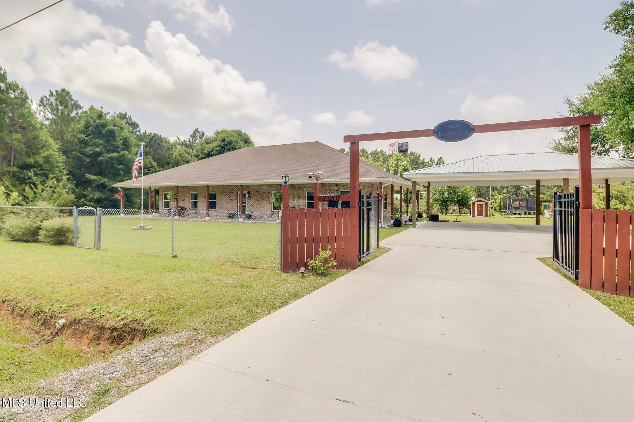 23207 Unicorn Lane Property Photo 2