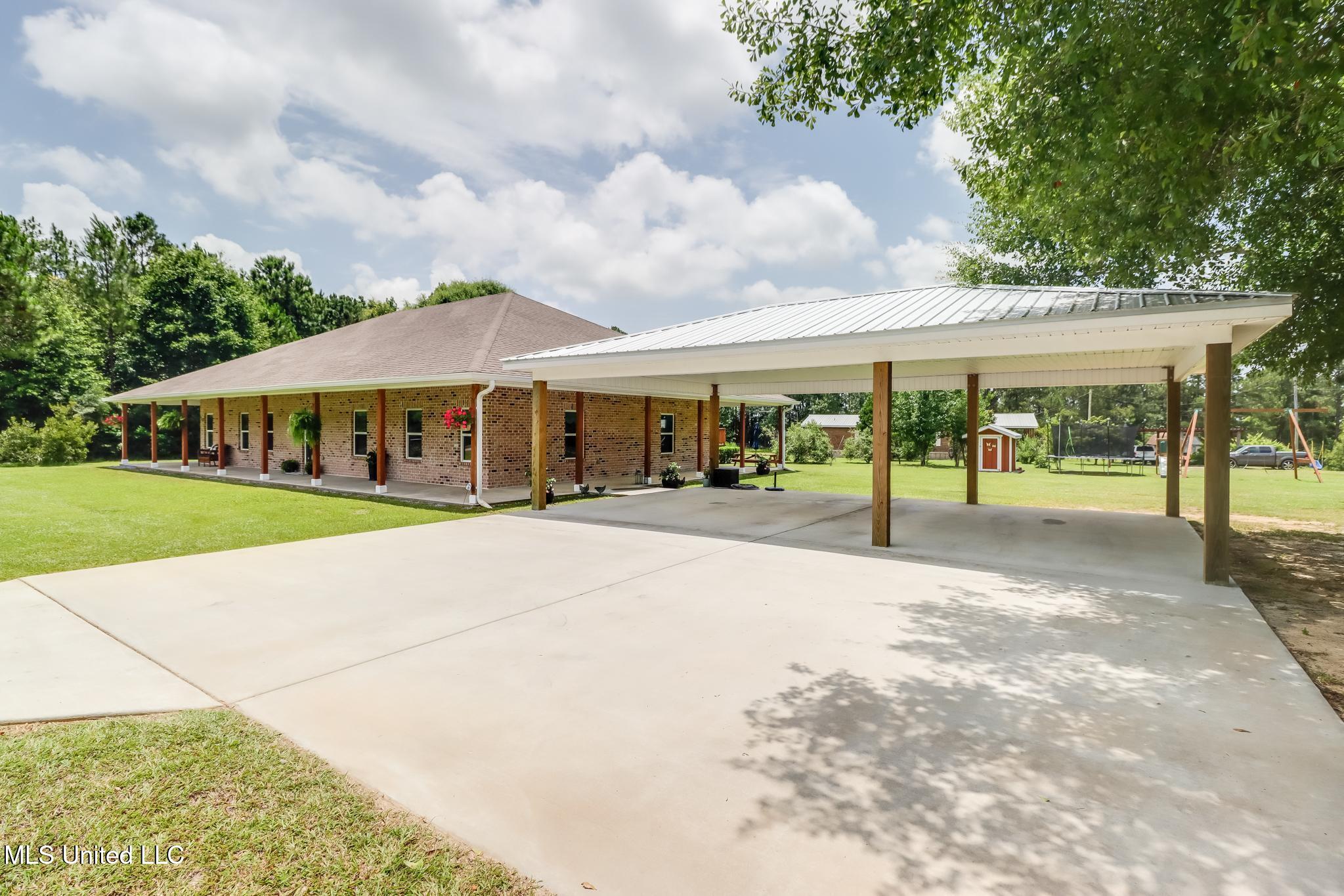 23207 Unicorn Lane Property Photo 3