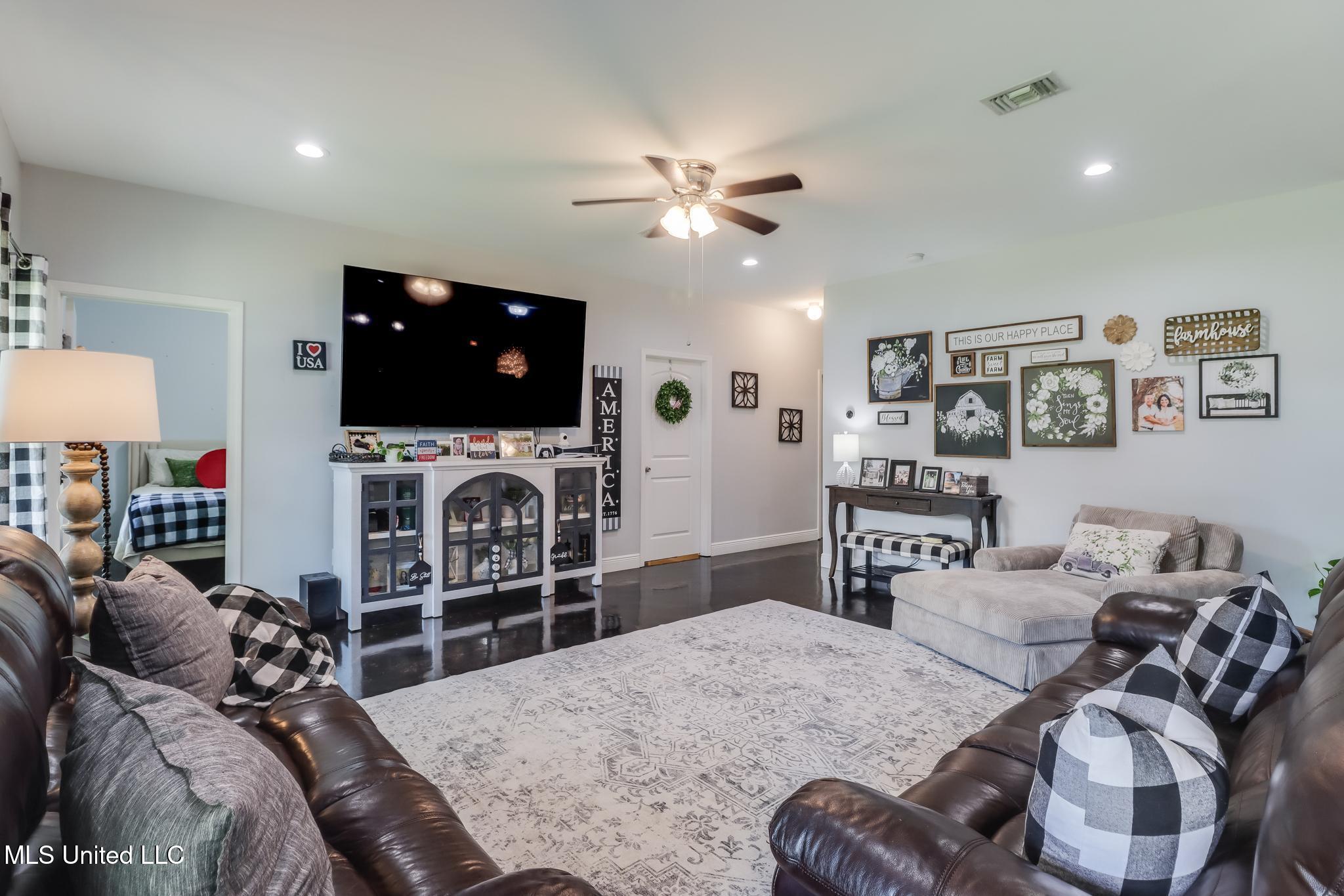 23207 Unicorn Lane Property Photo 9