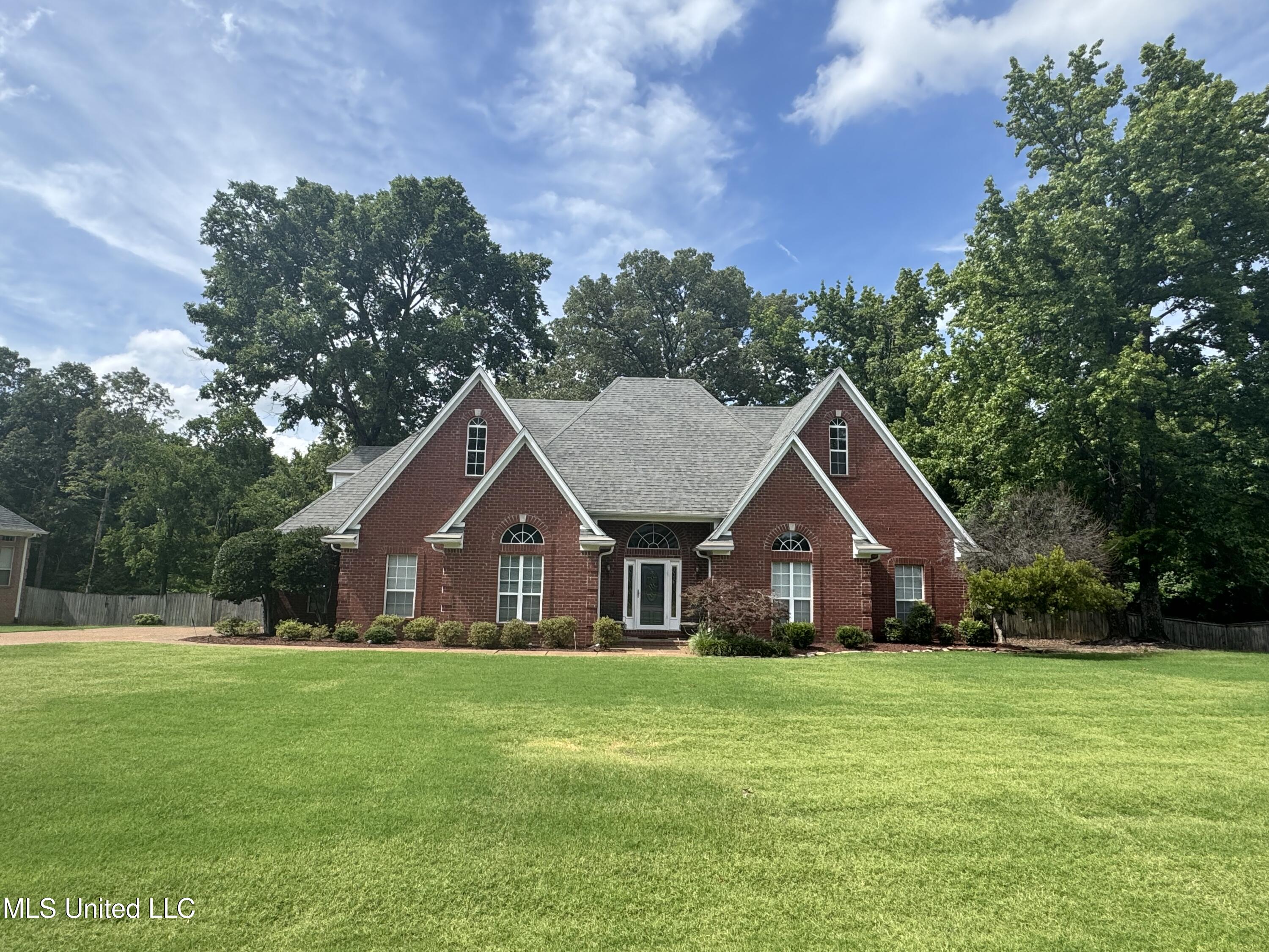 2610 Dickens Place Drive Property Photo 1