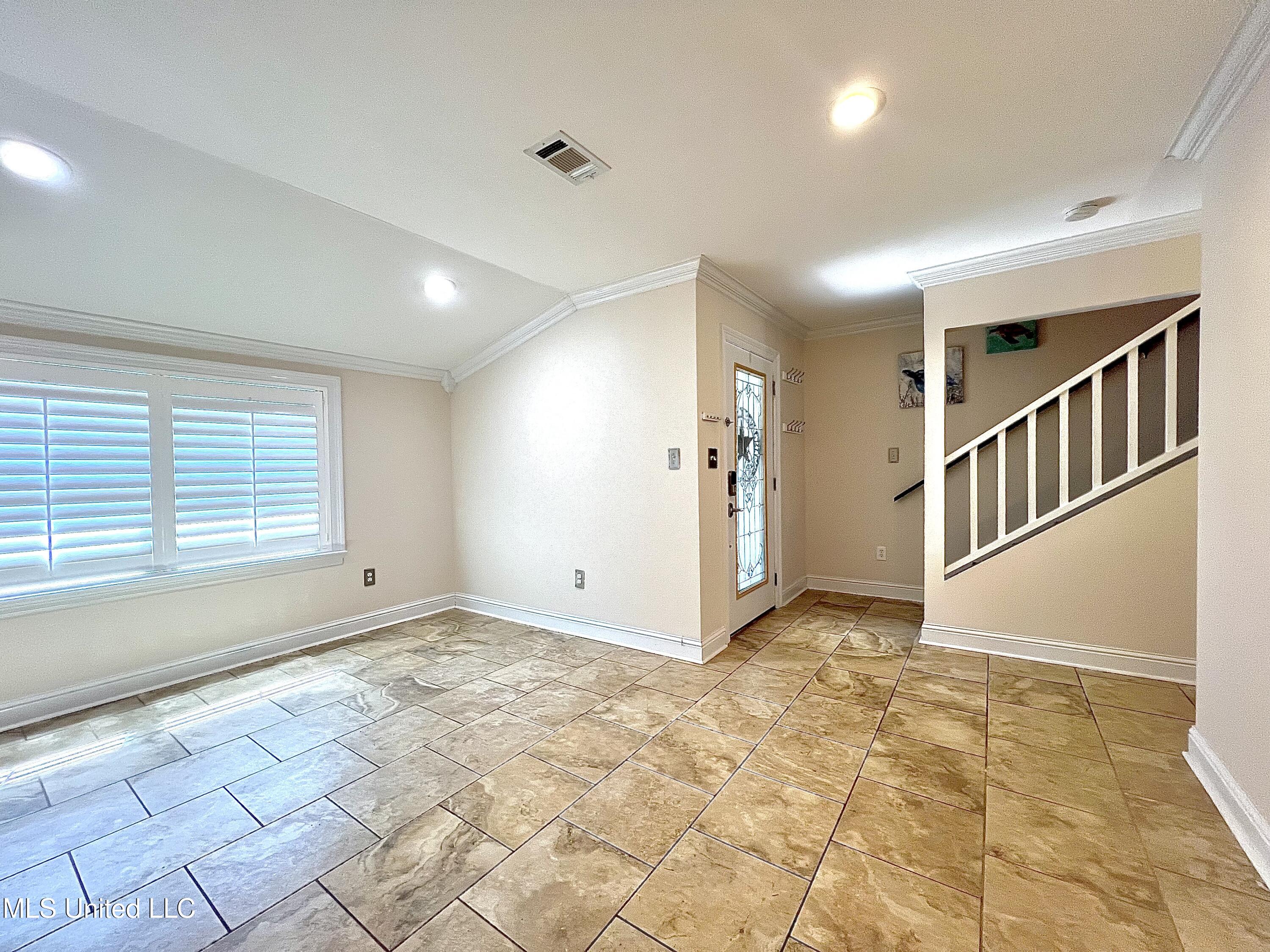 291 Highpoint Drive Property Photo 3