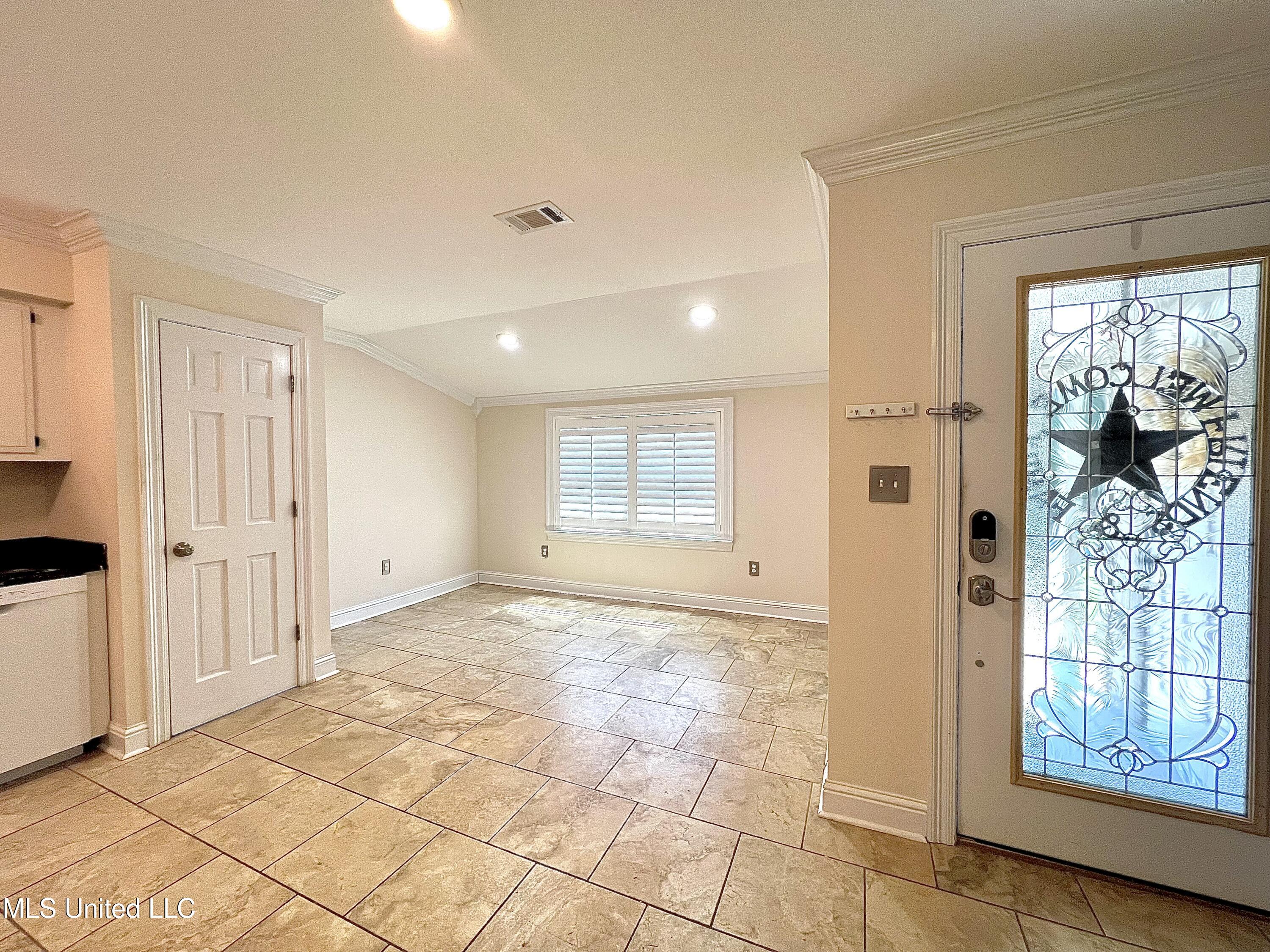 291 Highpoint Drive Property Photo 4