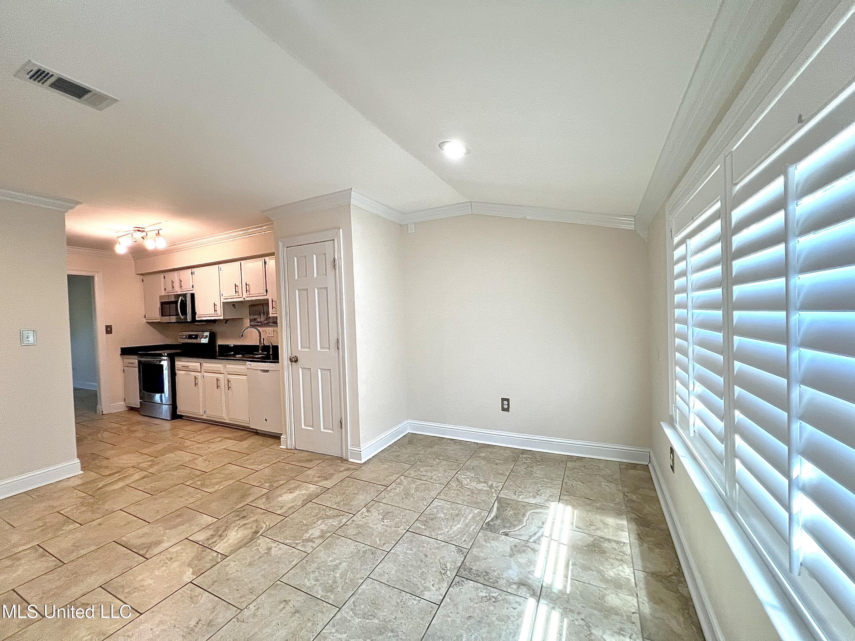 291 Highpoint Drive Property Photo 5