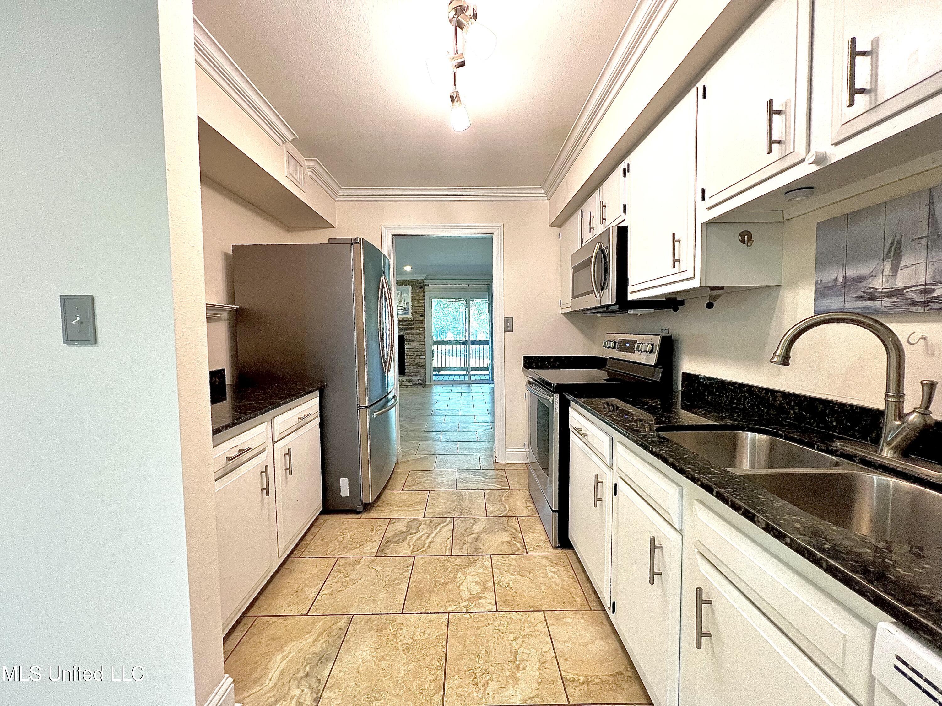 291 Highpoint Drive Property Photo 6
