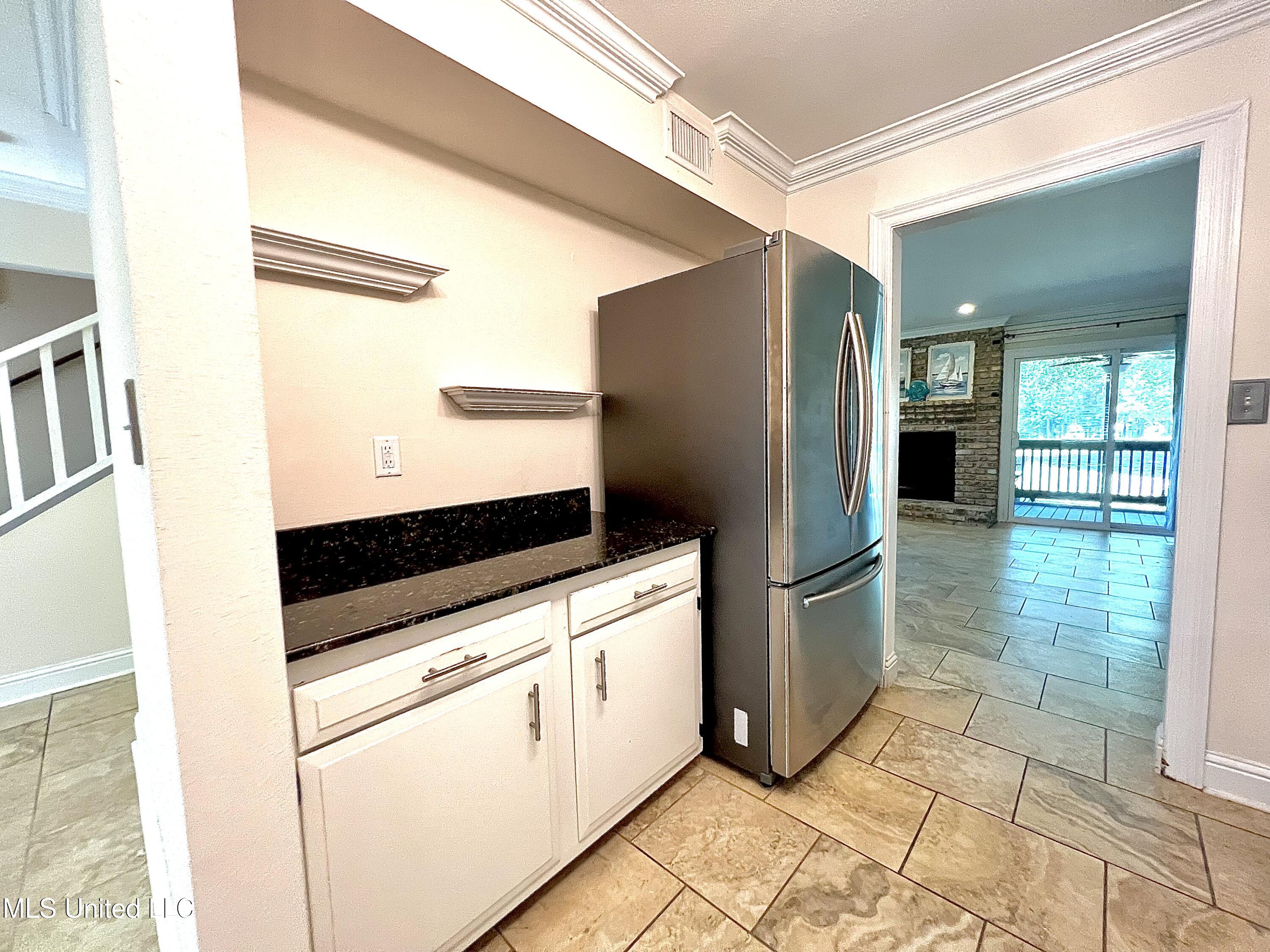 291 Highpoint Drive Property Photo 8