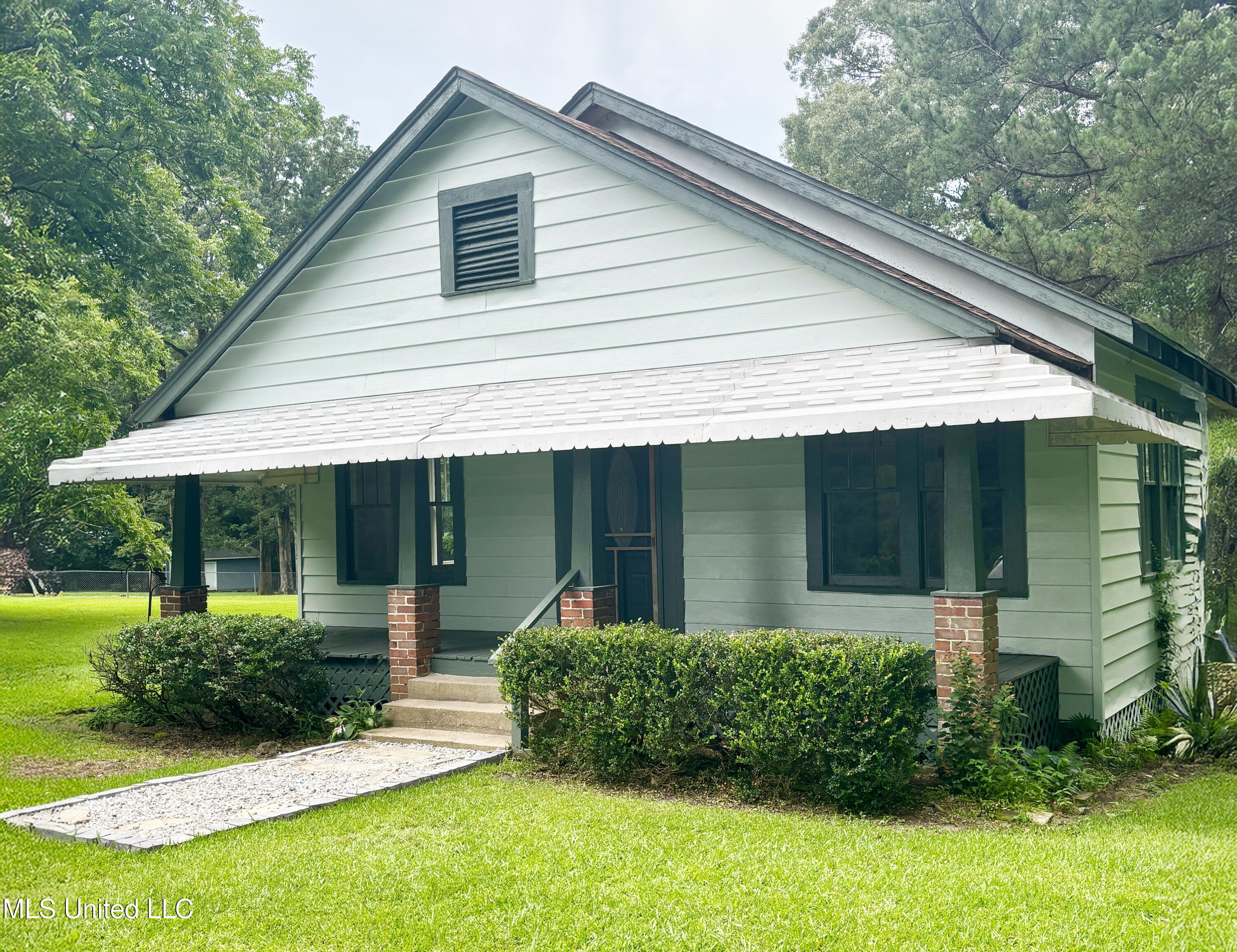 873 Smith Co Rd 142 Property Photo 1
