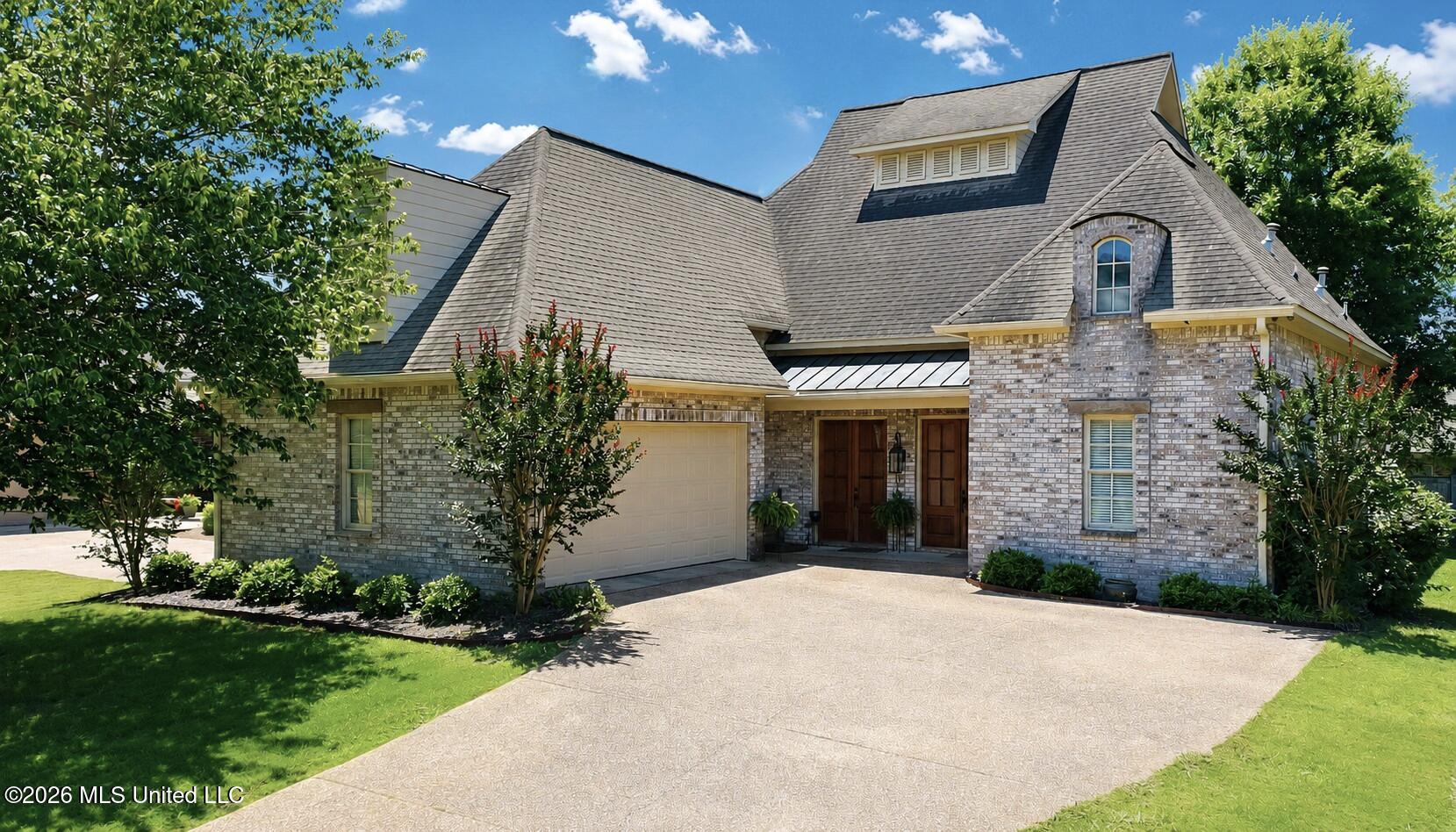 209 Oakville Circle Property Photo 1