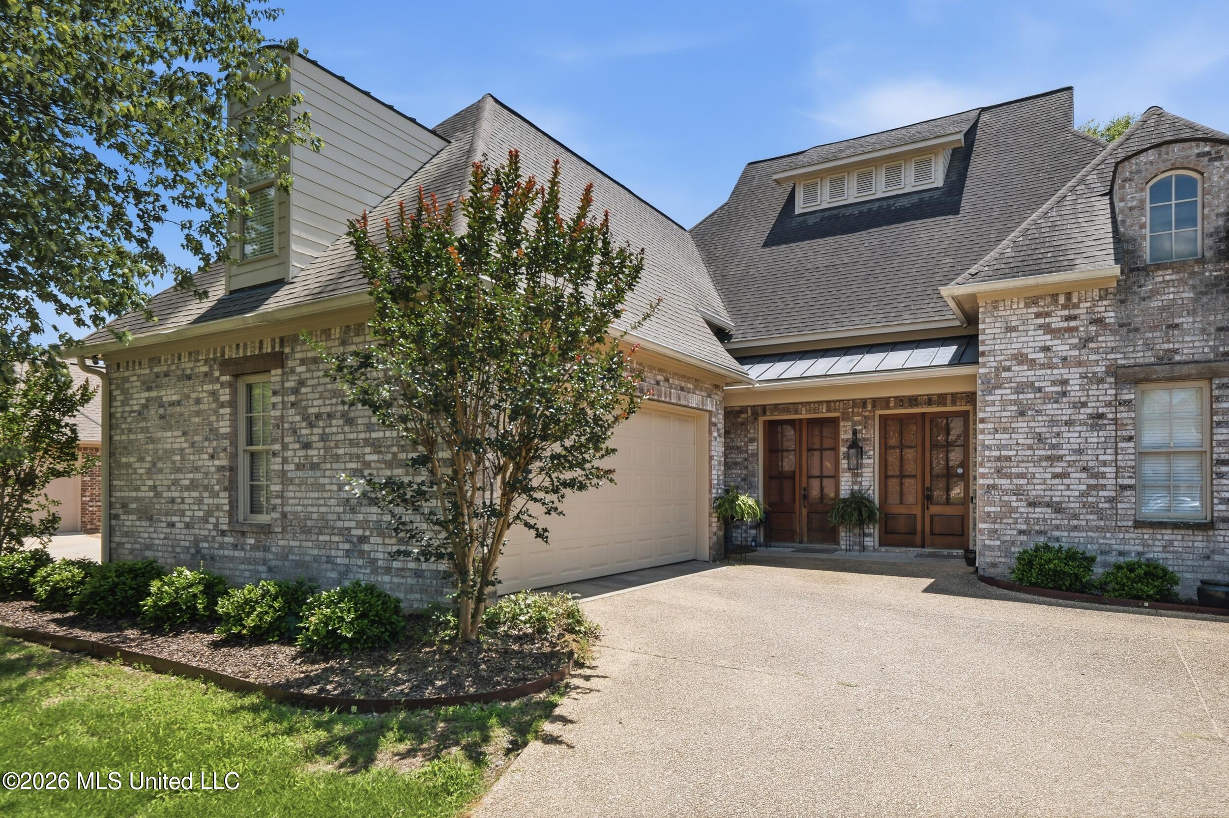 209 Oakville Circle Property Photo 2