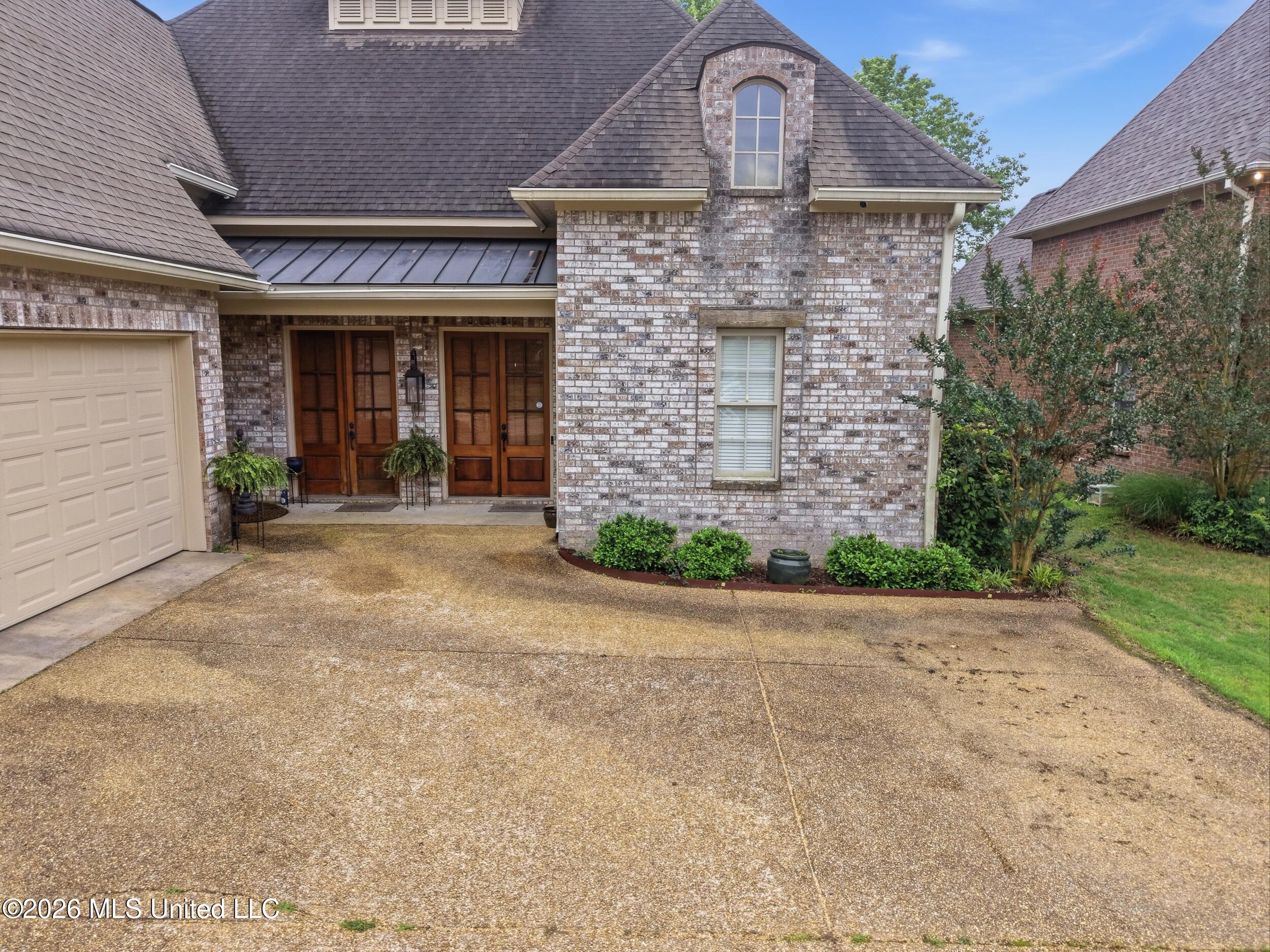 209 Oakville Circle Property Photo 3