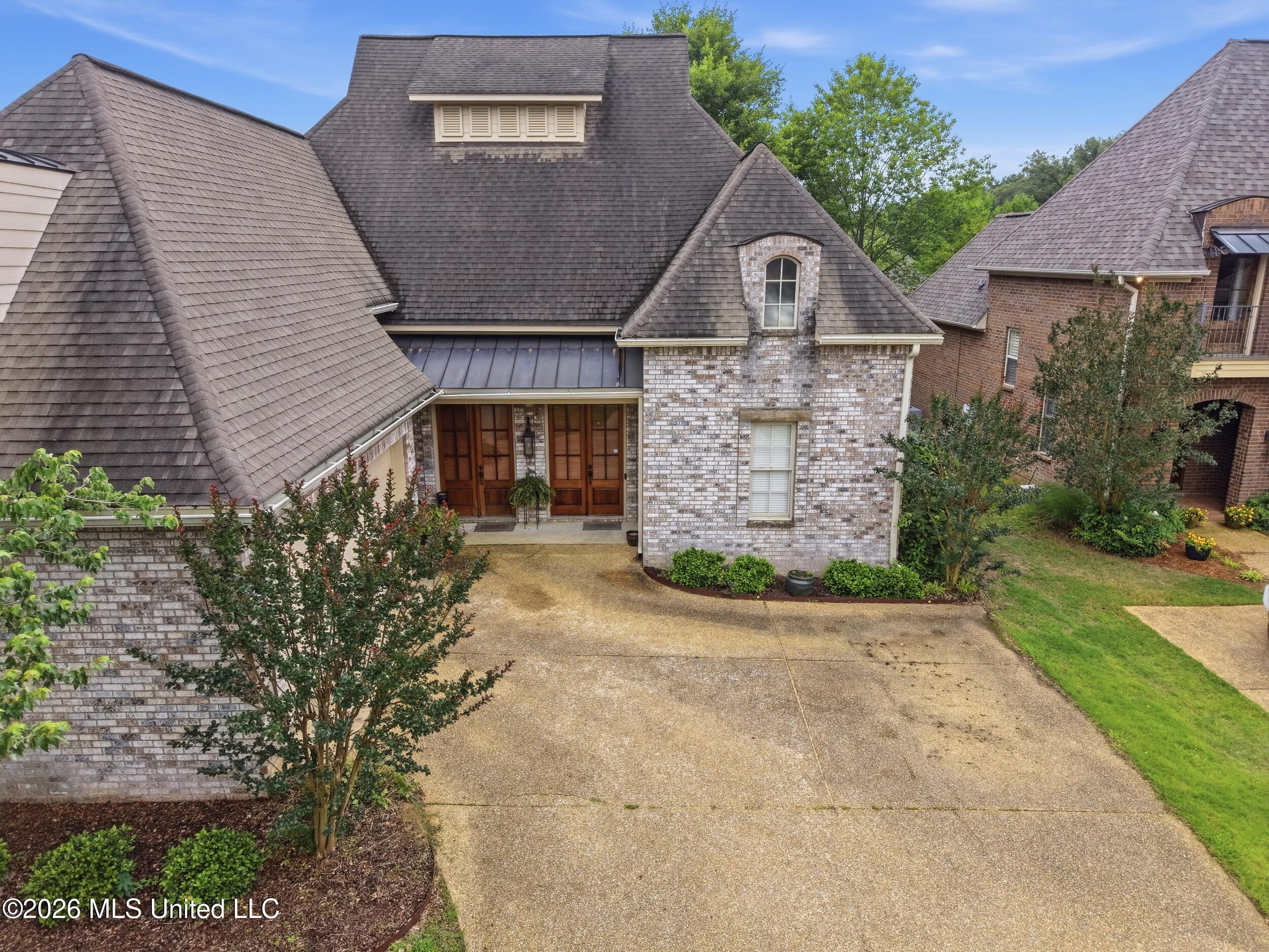 209 Oakville Circle Property Photo 4
