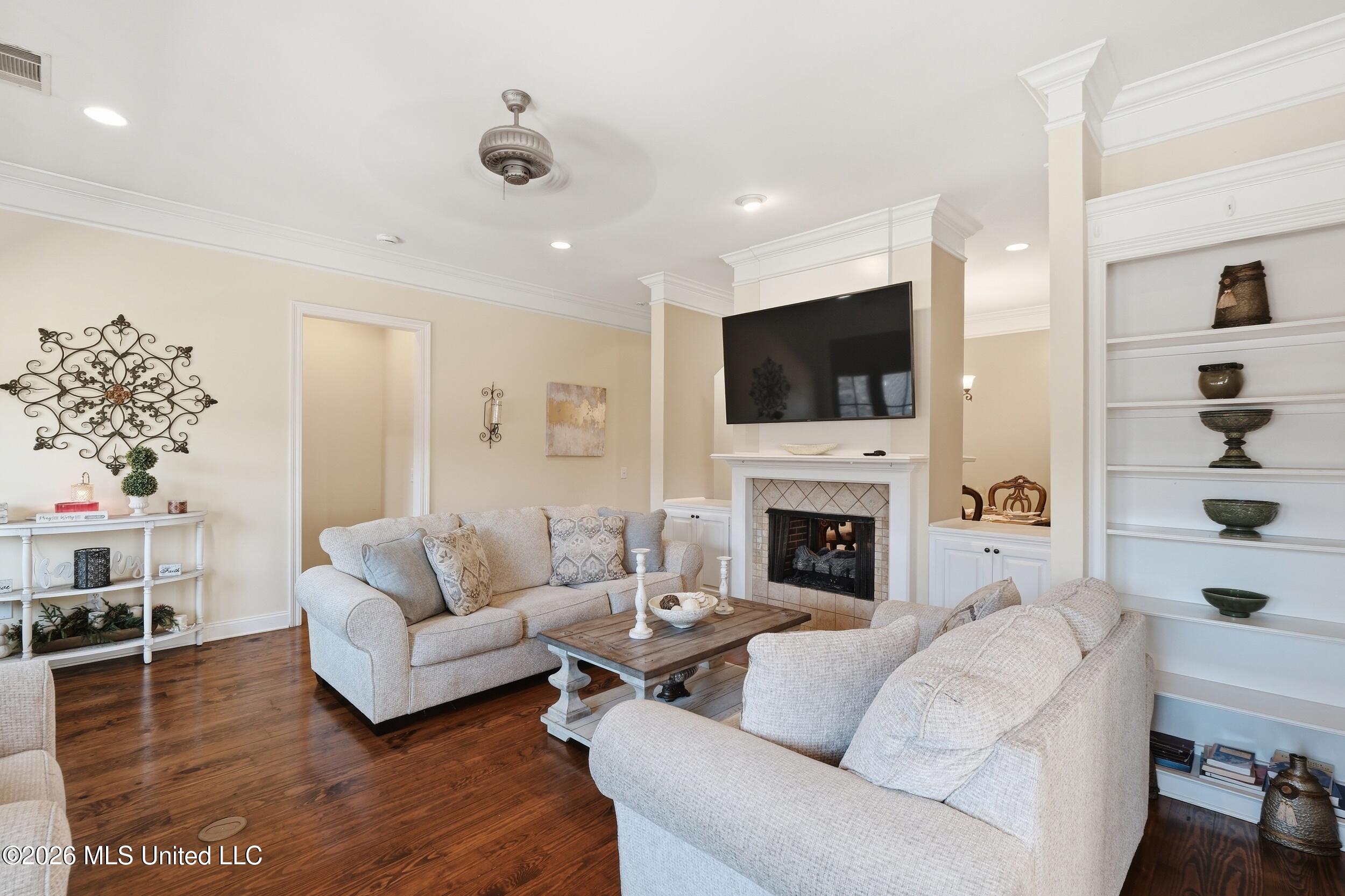 209 Oakville Circle Property Photo 10
