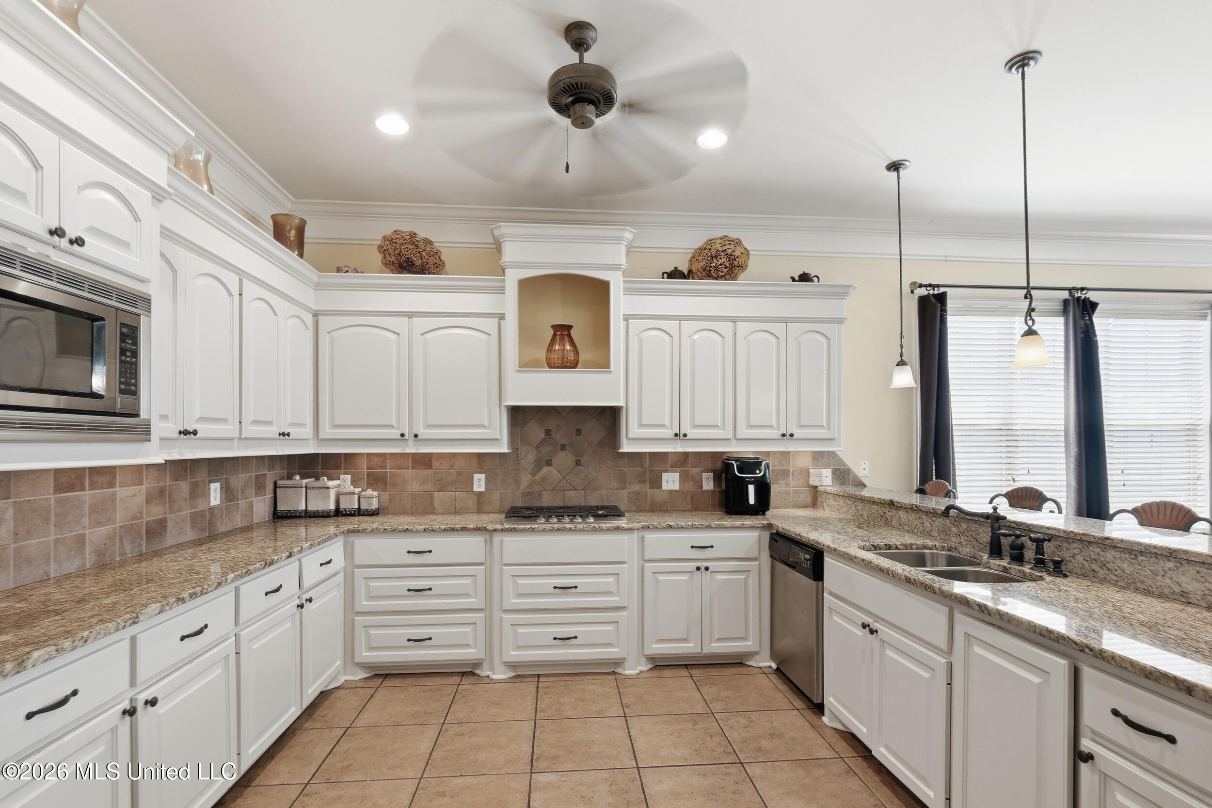 209 Oakville Circle Property Photo 14