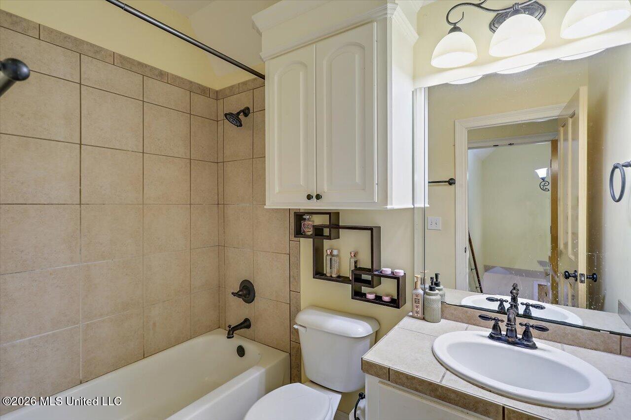 209 Oakville Circle Property Photo 34