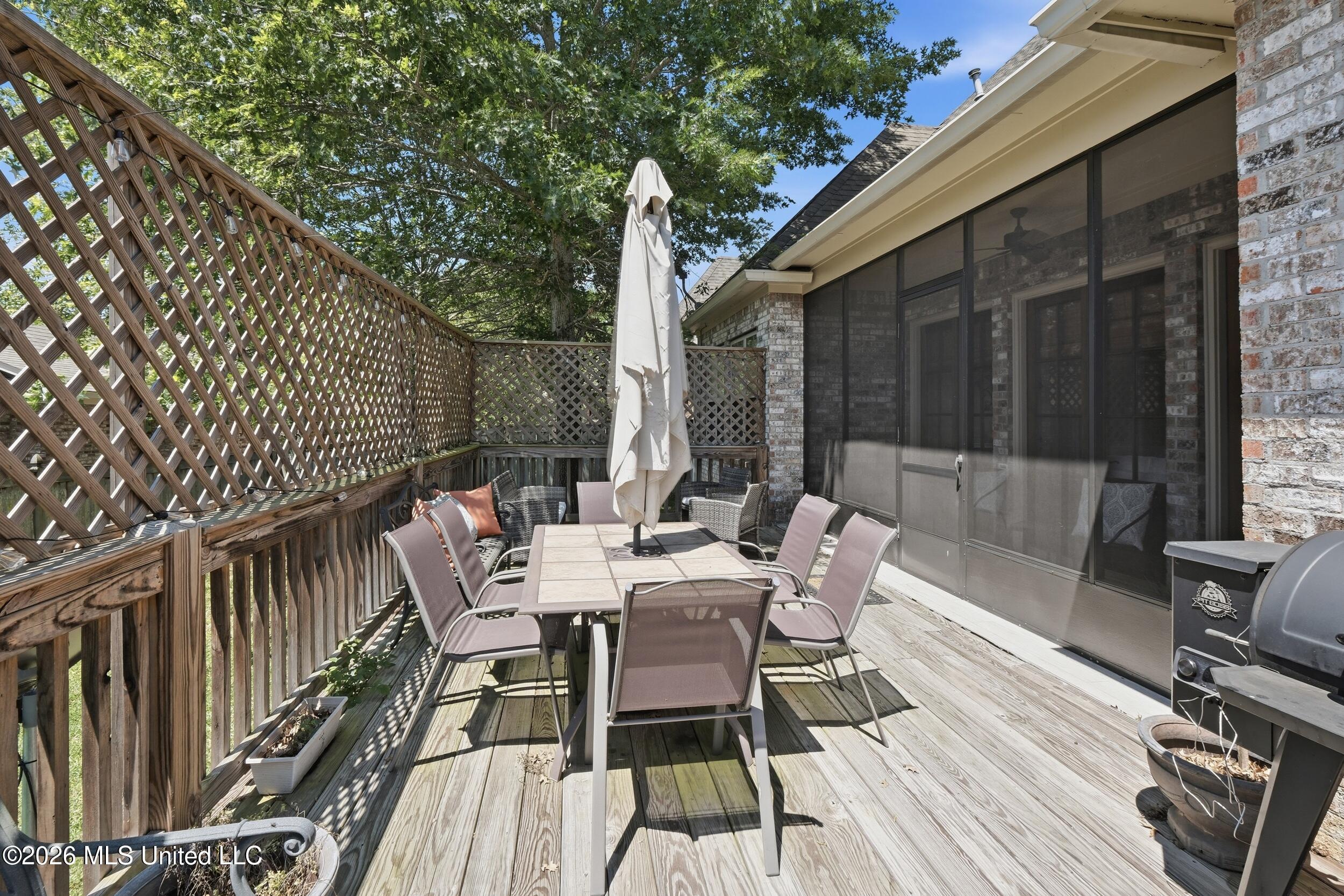 209 Oakville Circle Property Photo 40