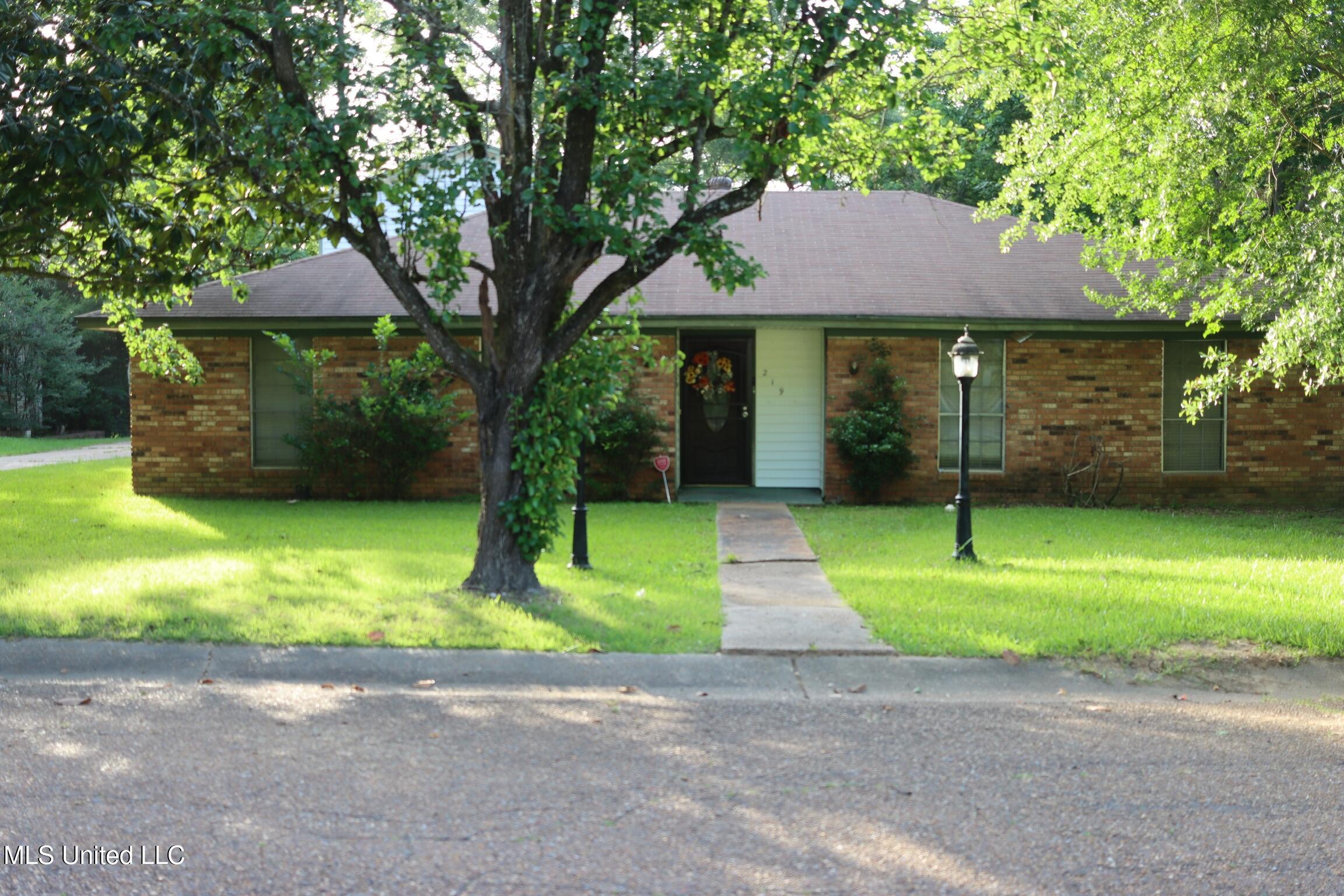 219 Lake Cove Drive Property Photo 1