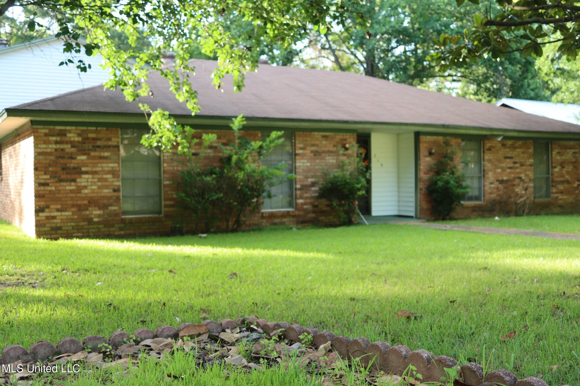 219 Lake Cove Drive Property Photo 2