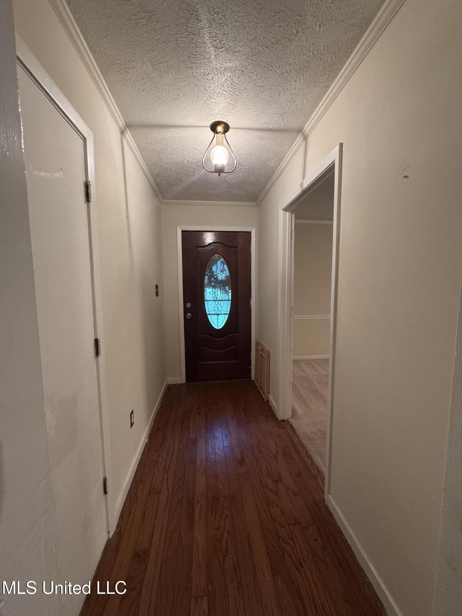 219 Lake Cove Drive Property Photo 8