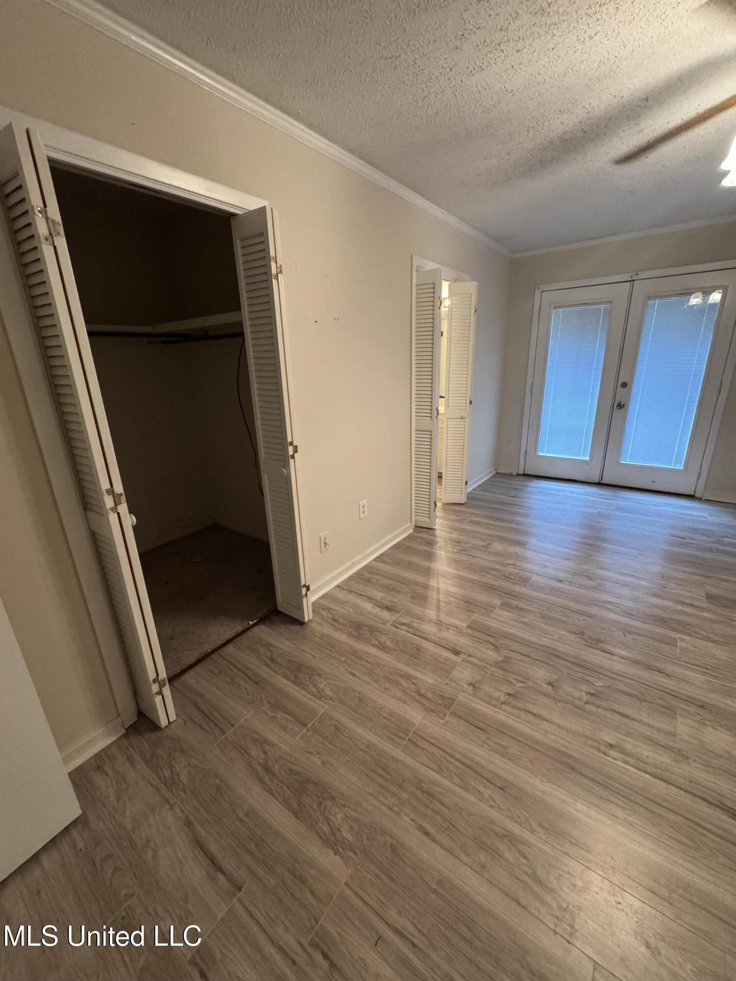 219 Lake Cove Drive Property Photo 15