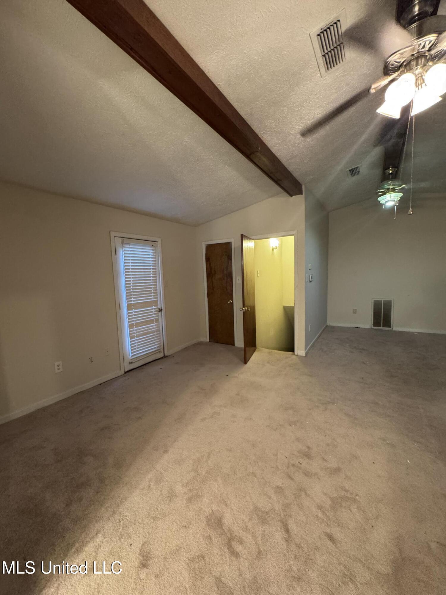 219 Lake Cove Drive Property Photo 23