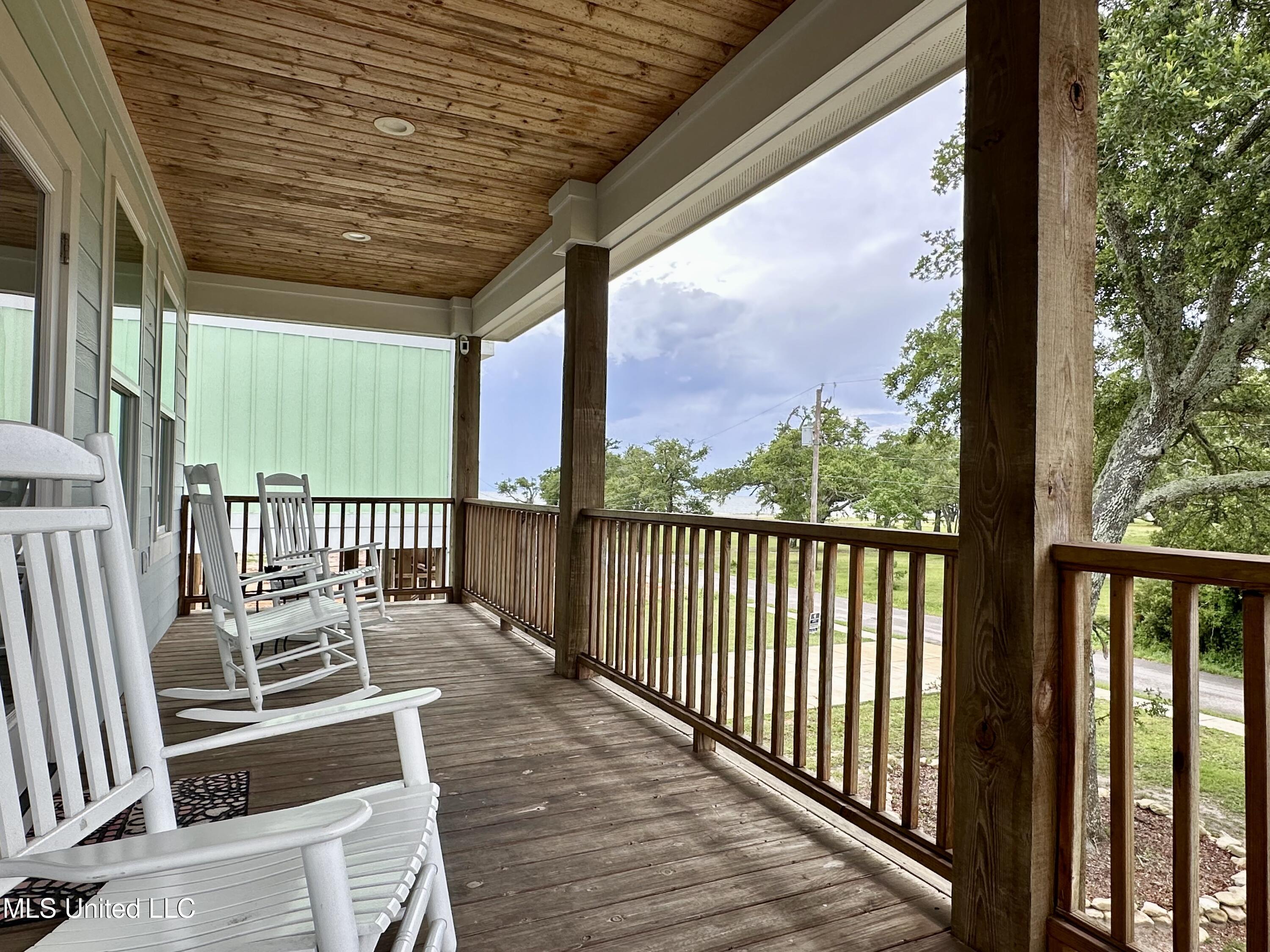 216 West Avenue Property Photo 2