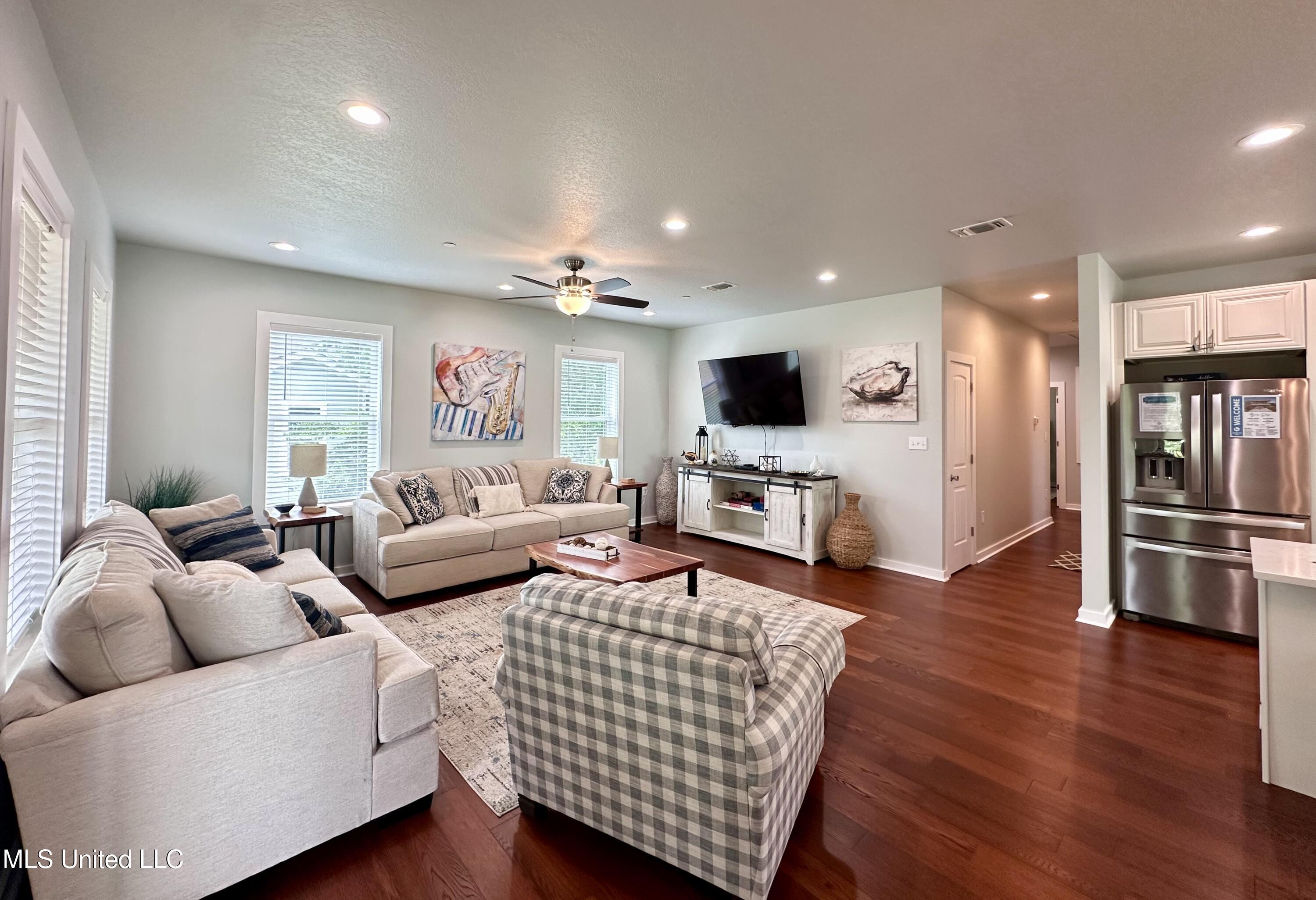 216 West Avenue Property Photo 3