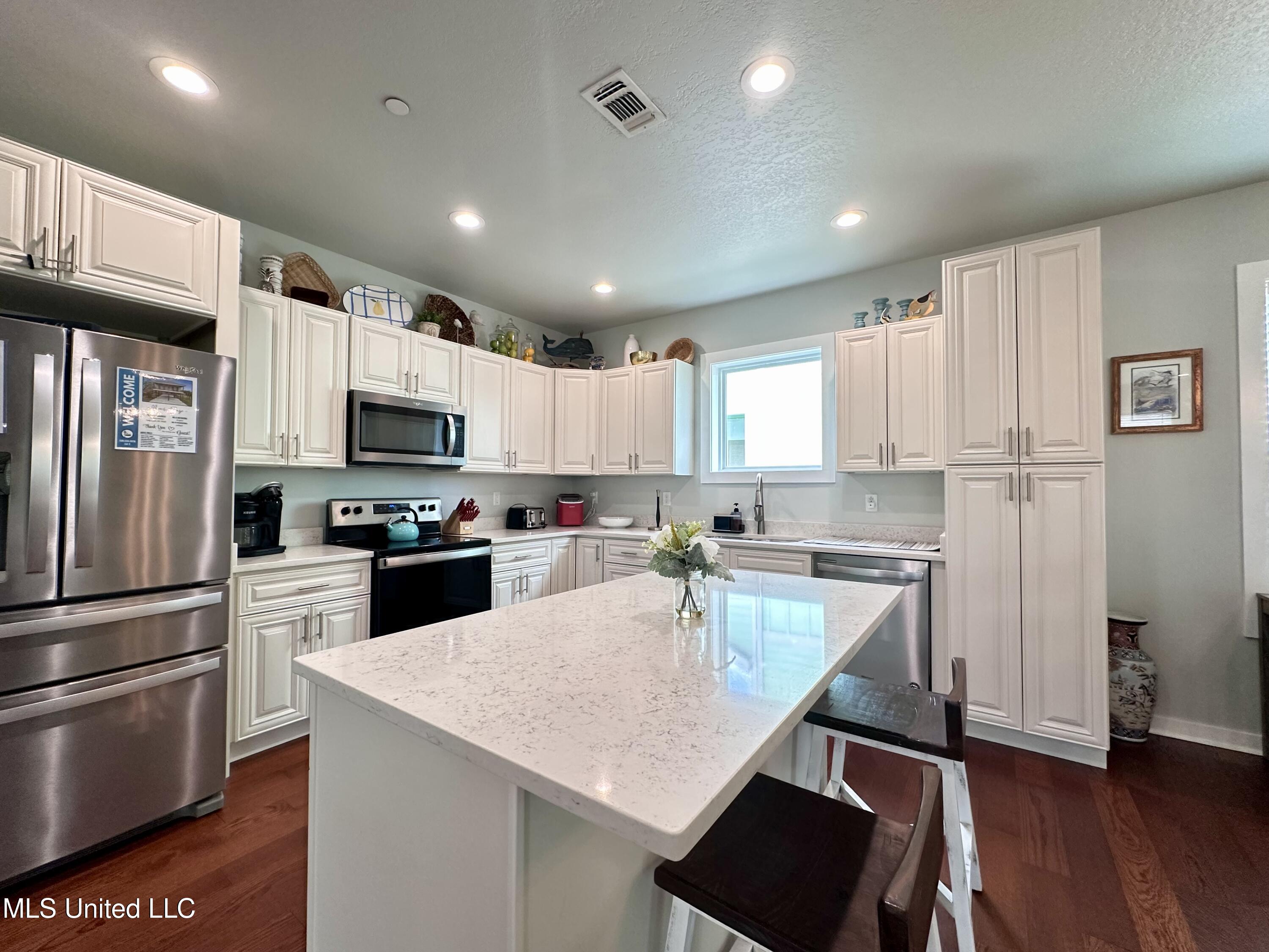 216 West Avenue Property Photo 8