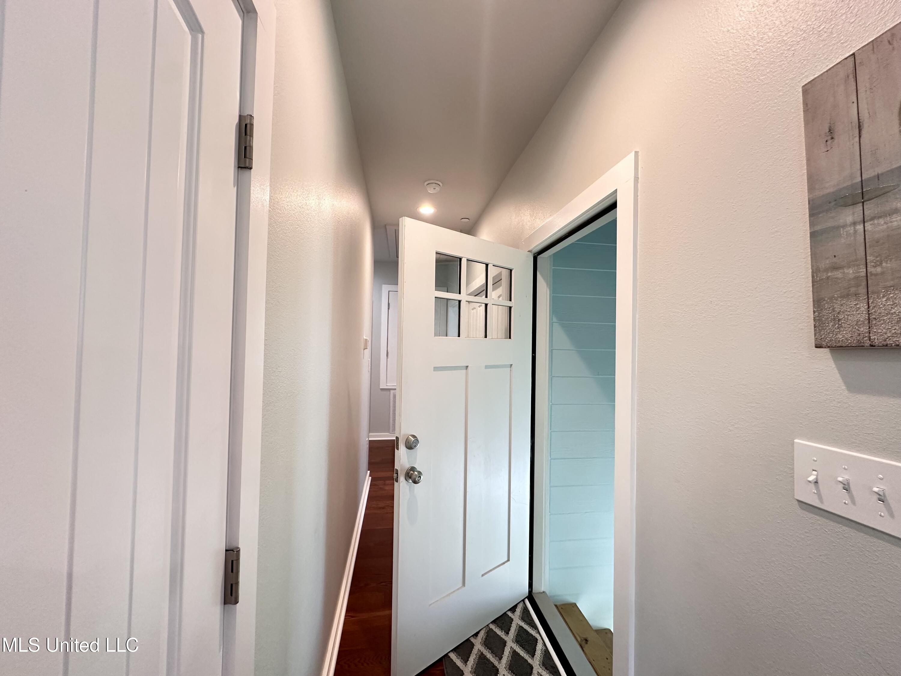 216 West Avenue Property Photo 10