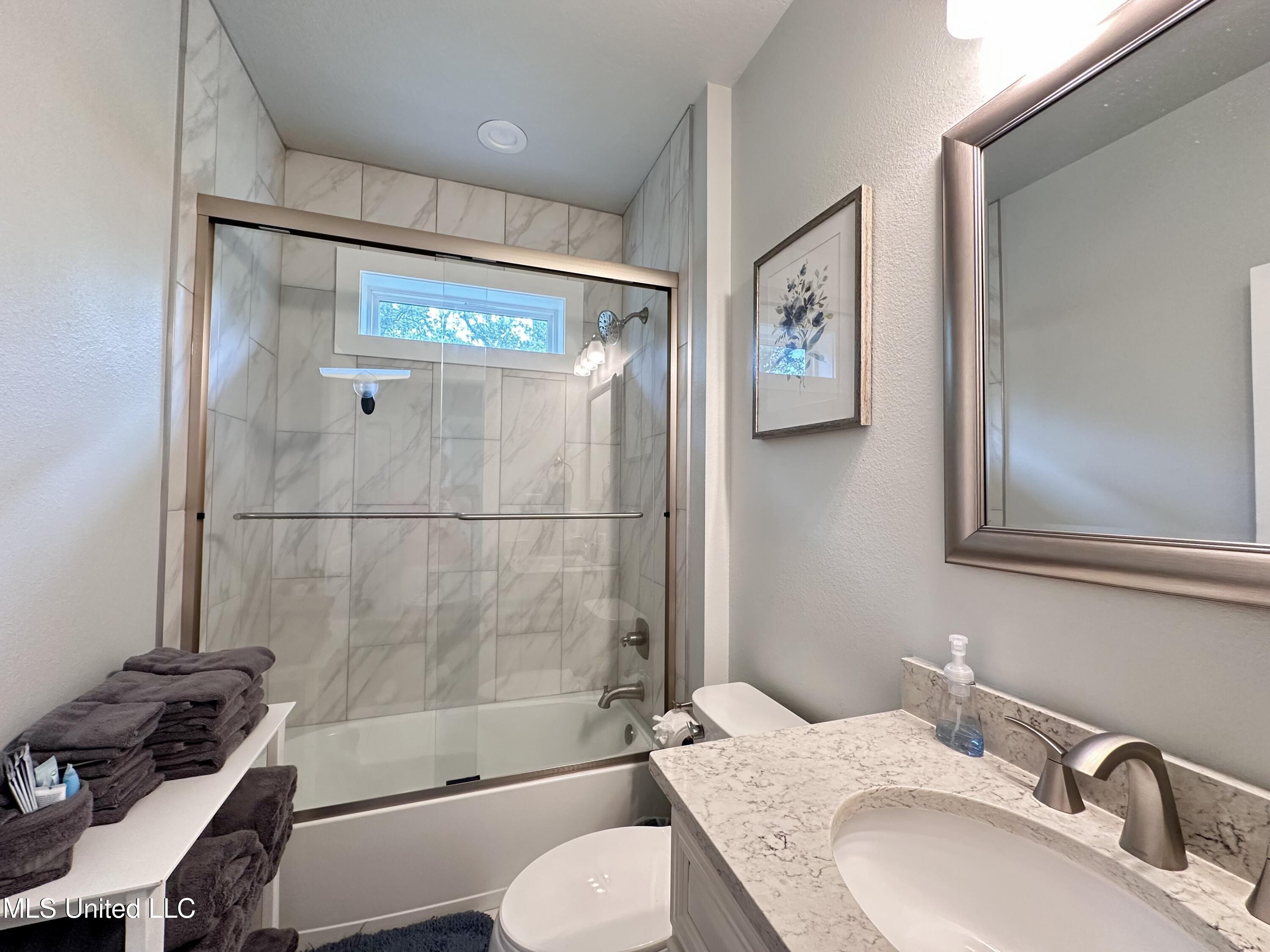 216 West Avenue Property Photo 14