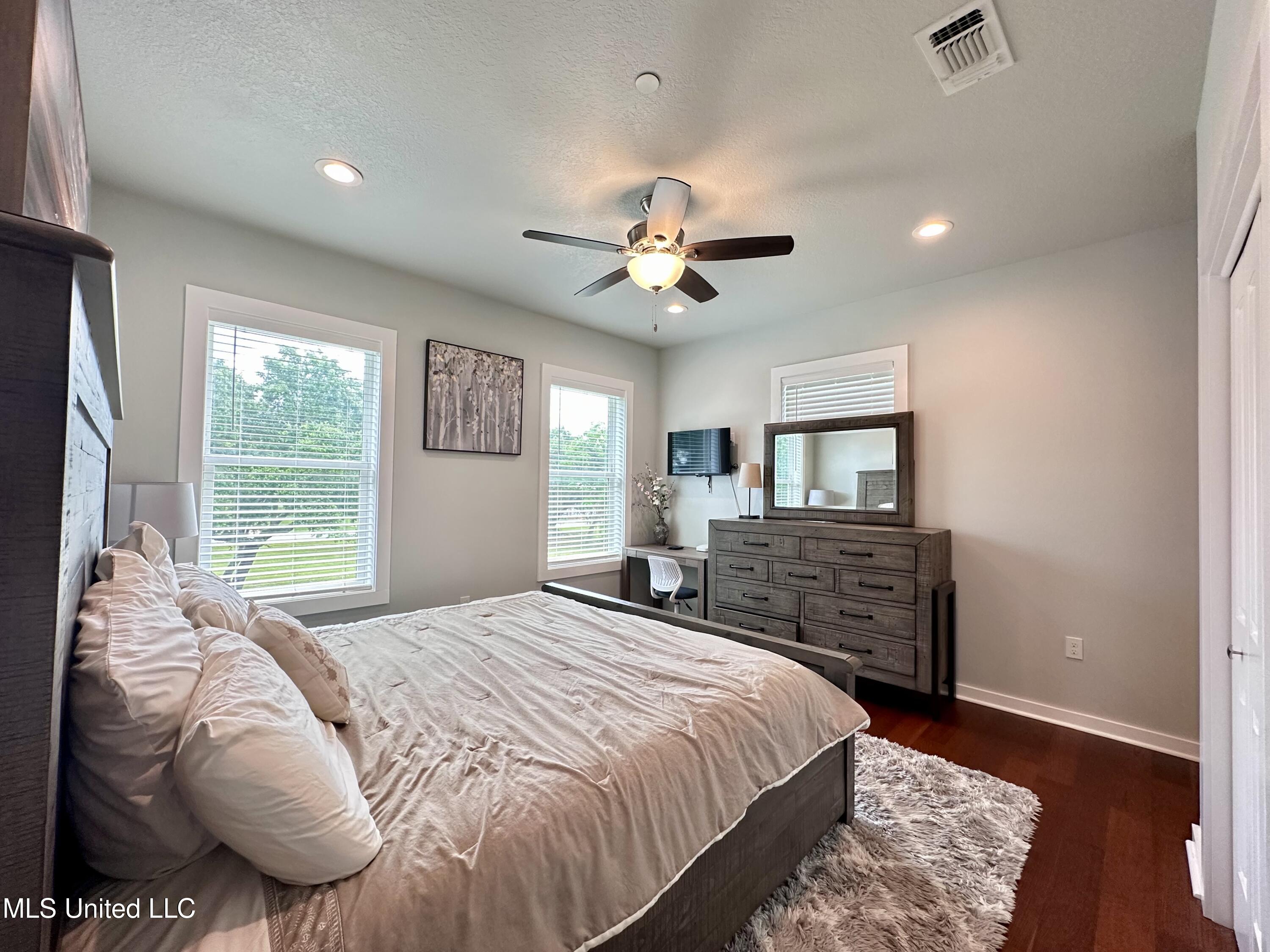 216 West Avenue Property Photo 16