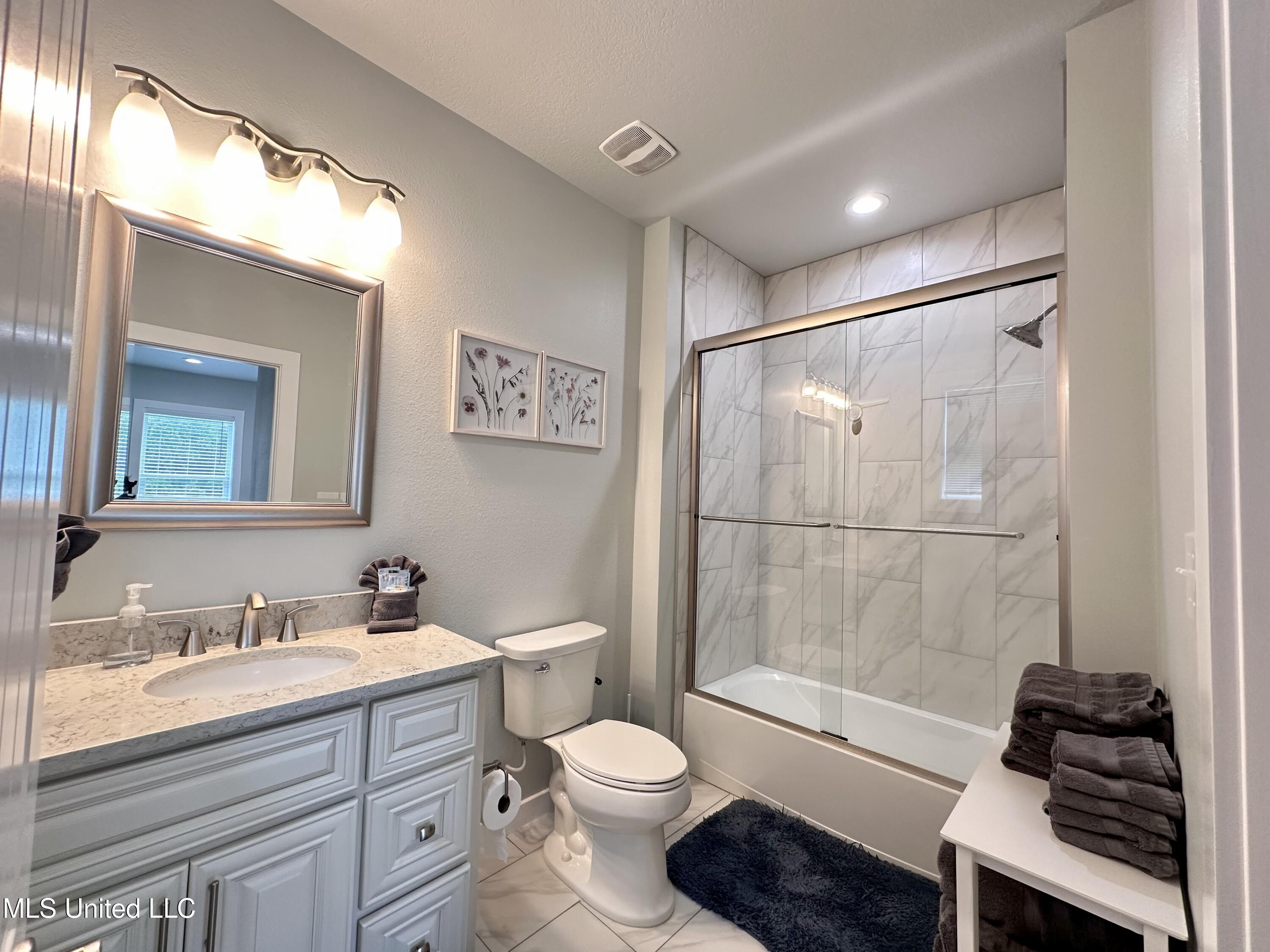 216 West Avenue Property Photo 18