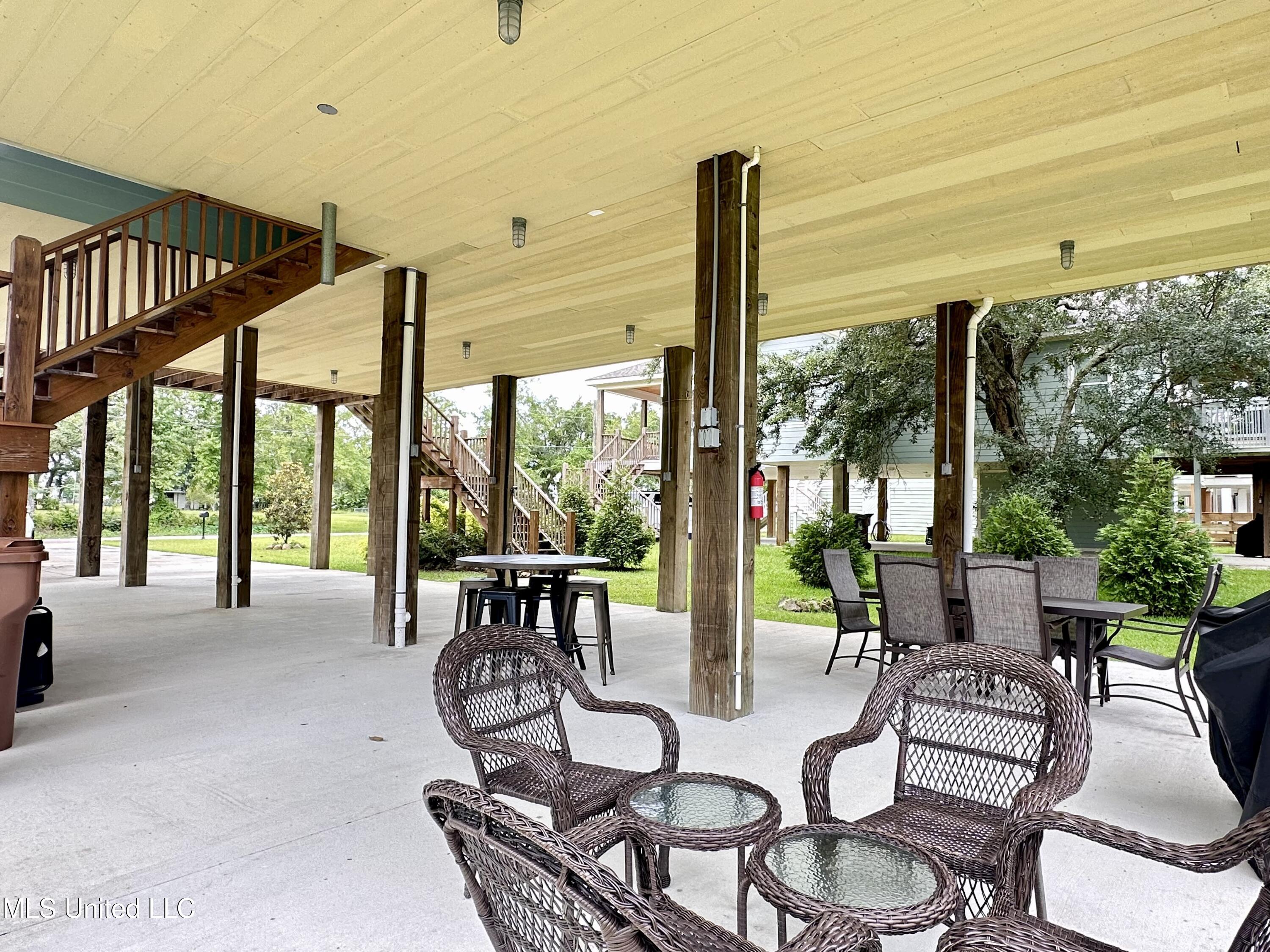 216 West Avenue Property Photo 19