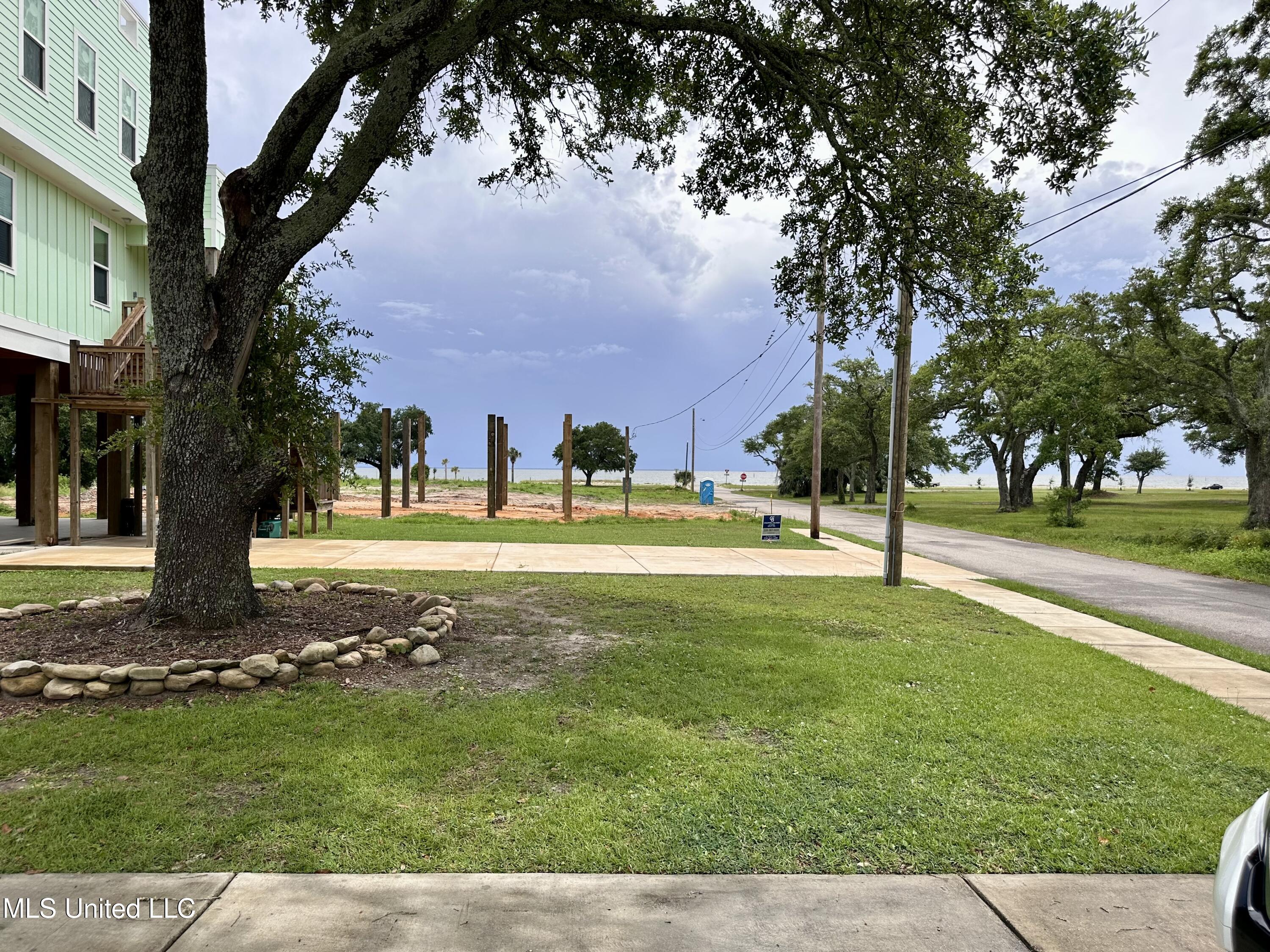 216 West Avenue Property Photo 22