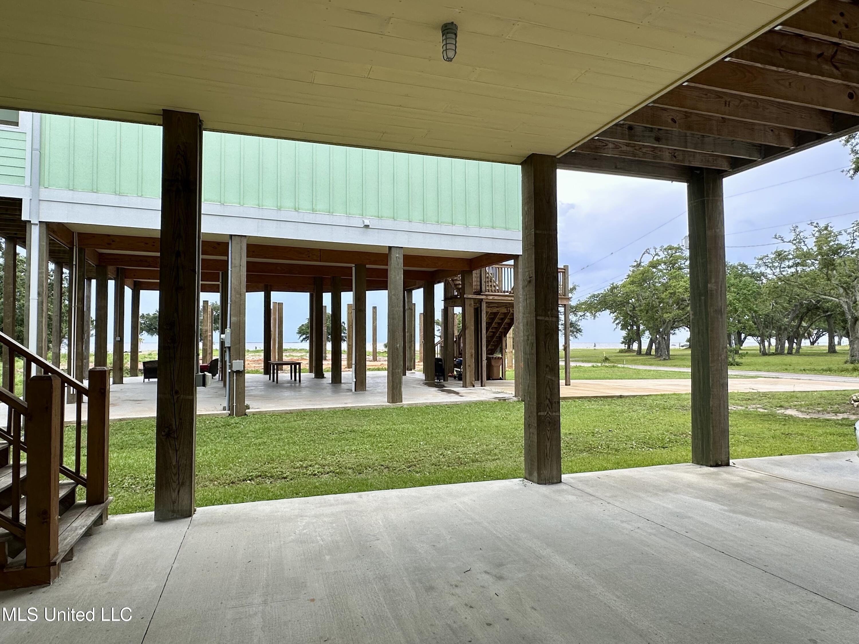 216 West Avenue Property Photo 23