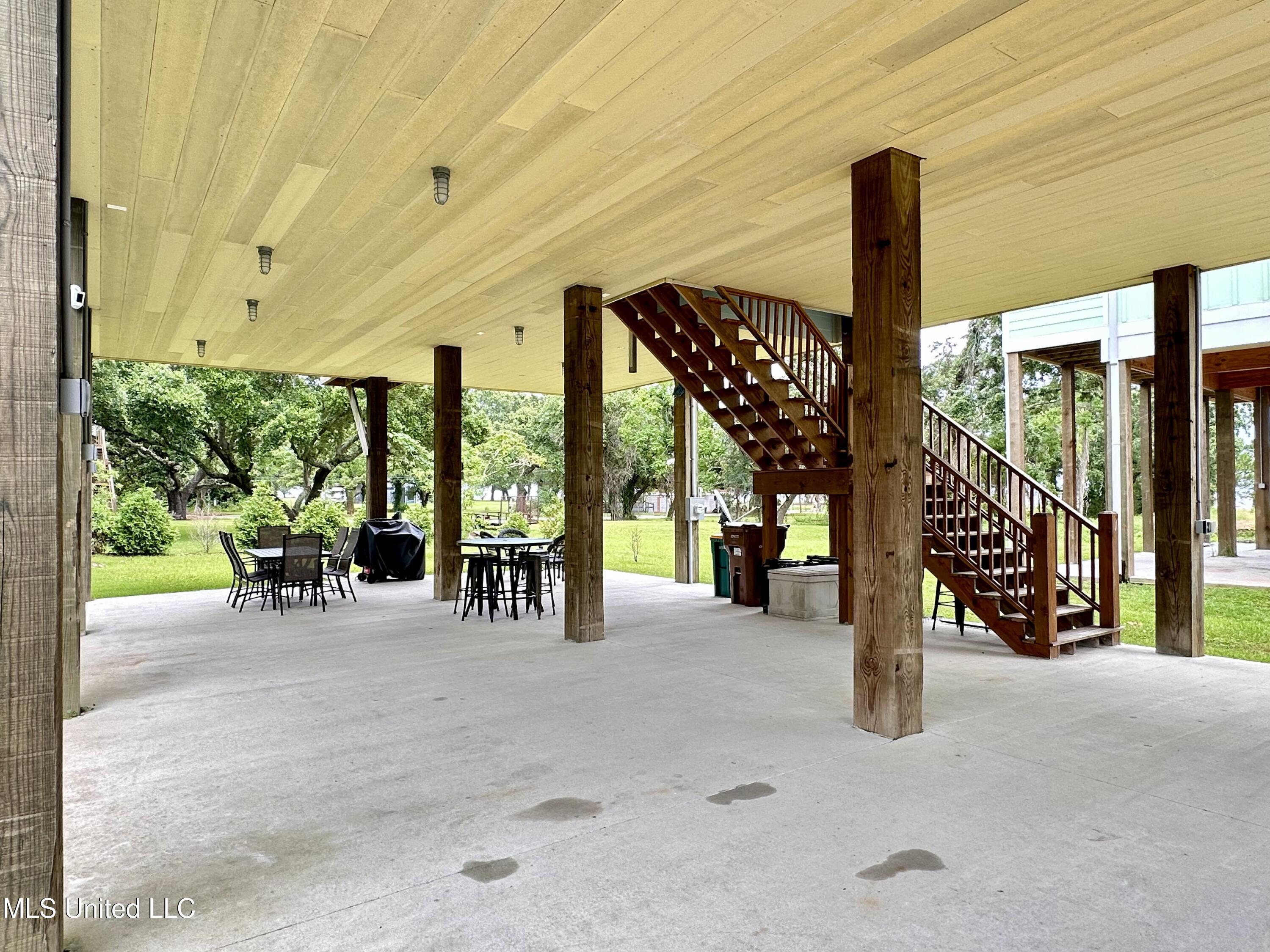 216 West Avenue Property Photo 24