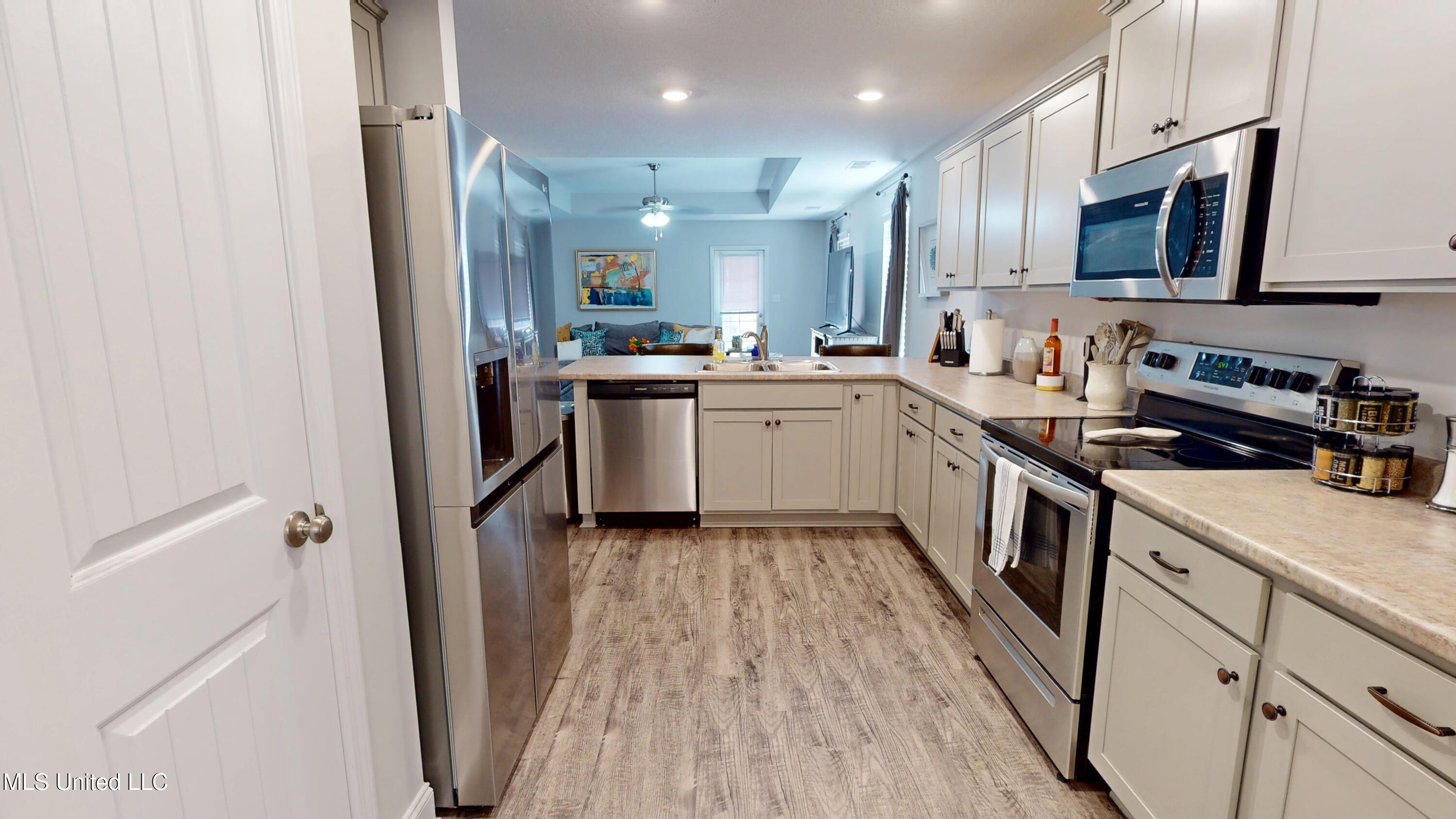 1563 Cambria Drive Property Photo 6