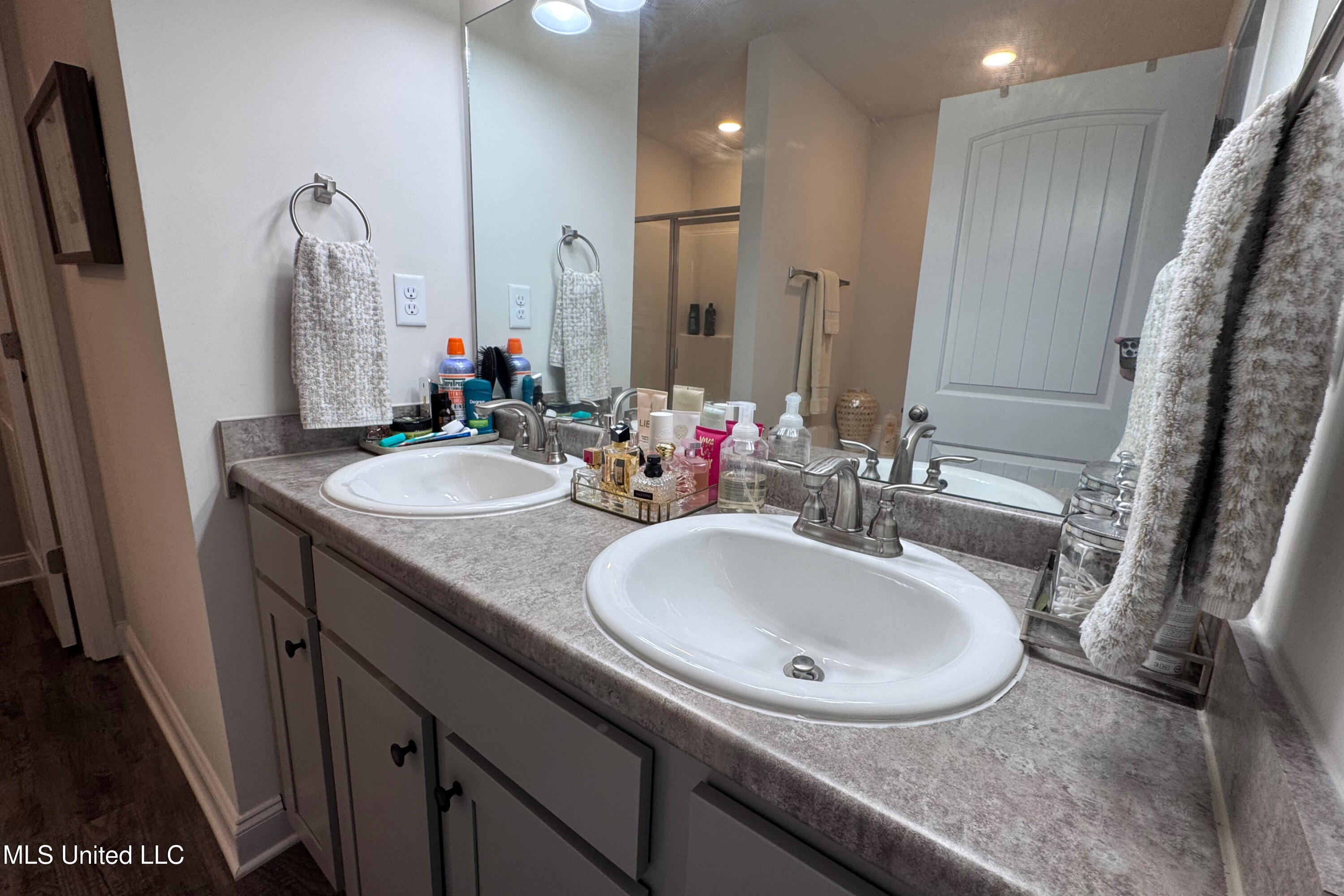 1563 Cambria Drive Property Photo 10