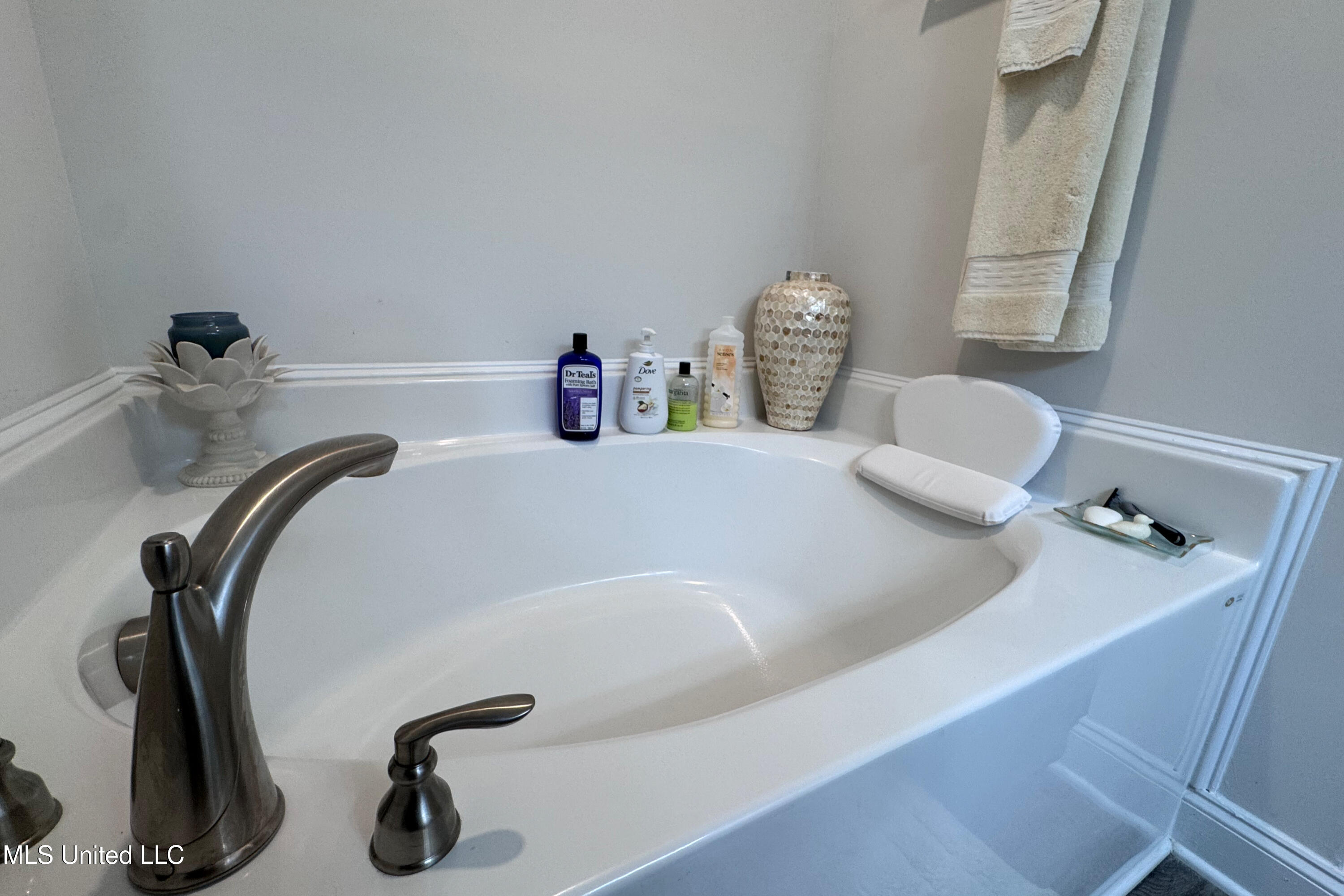 1563 Cambria Drive Property Photo 11