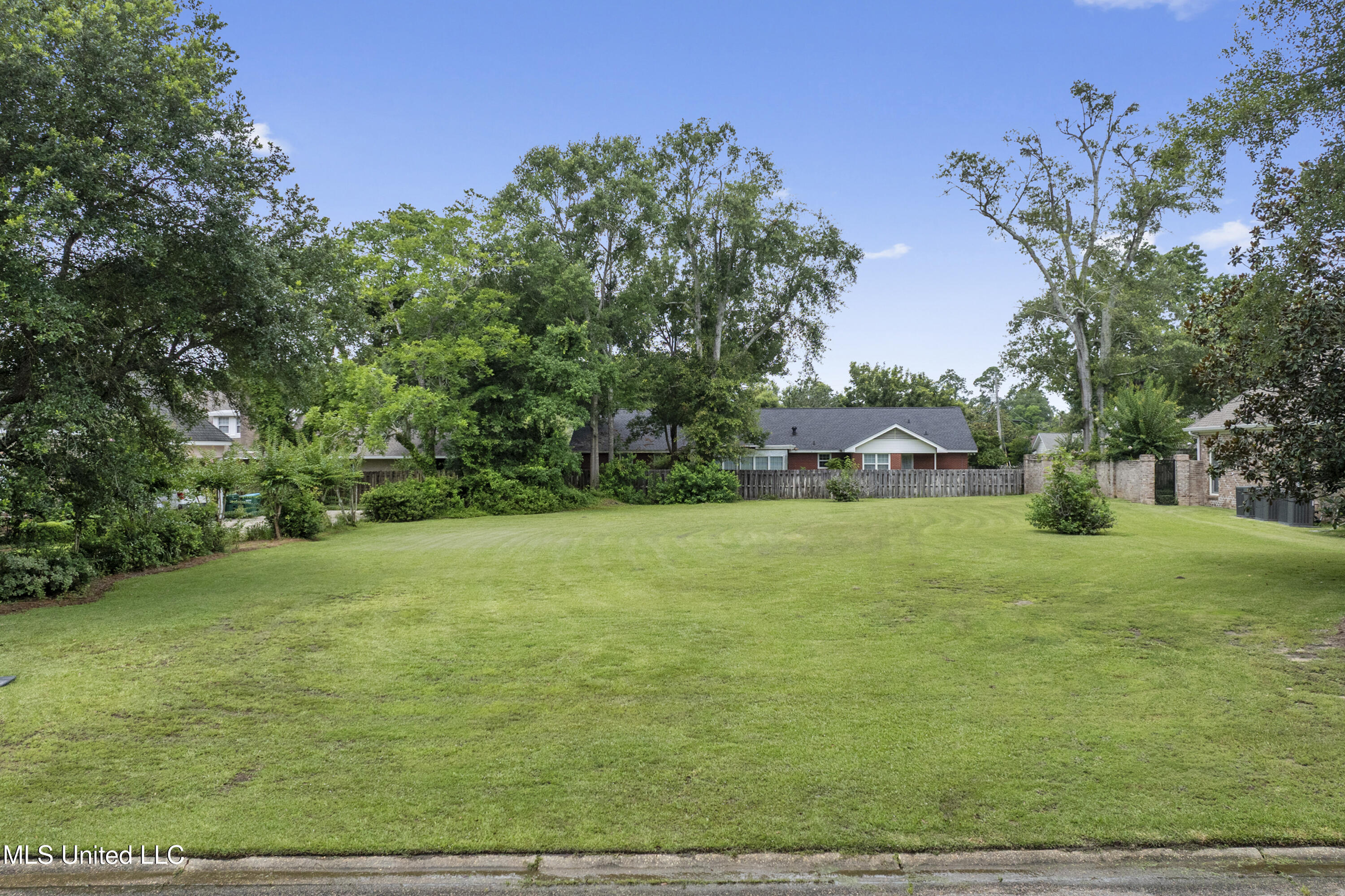 Lawrence Place Property Photo 2