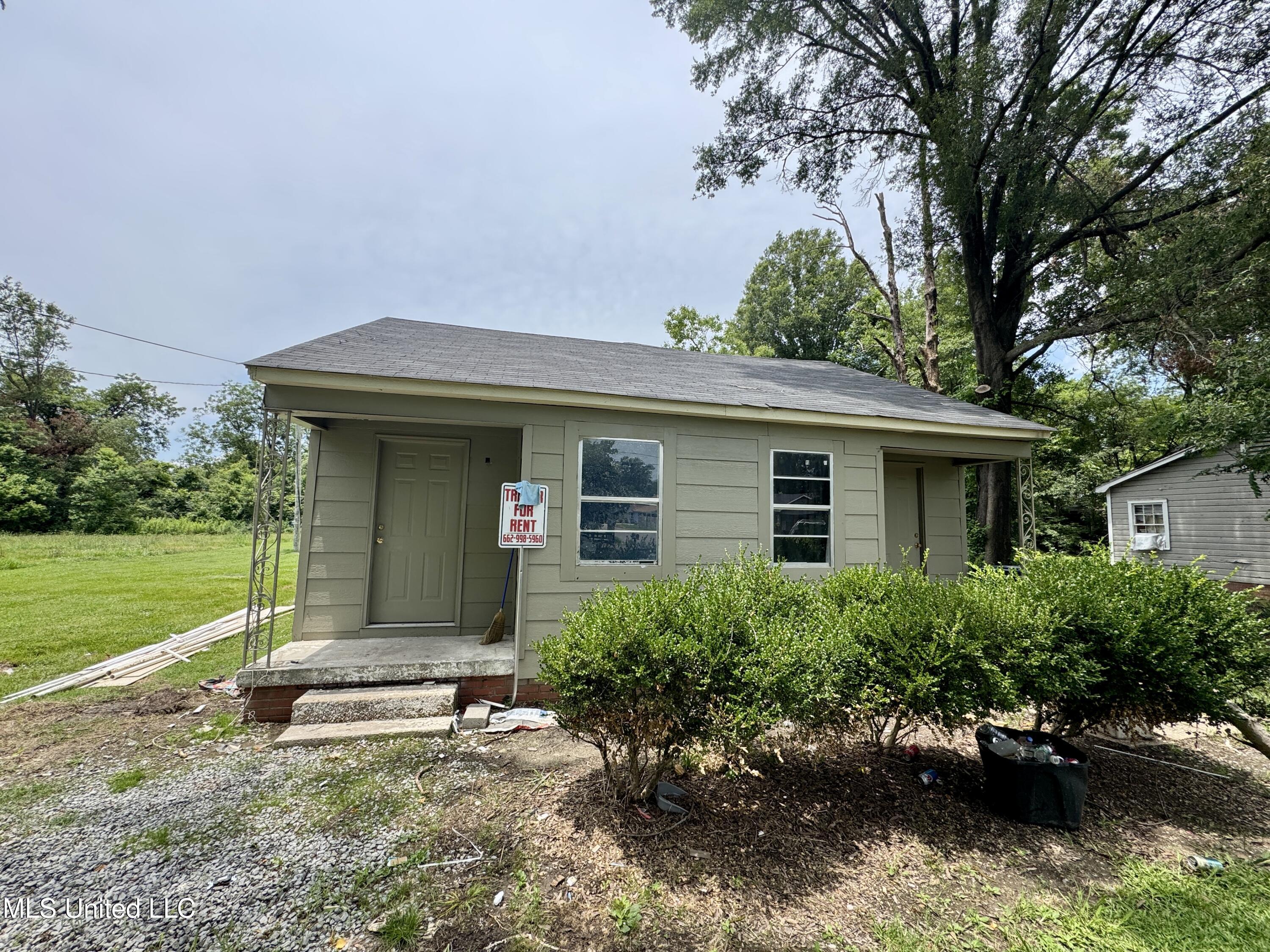 110 S Jones Avenue Property Photo 1